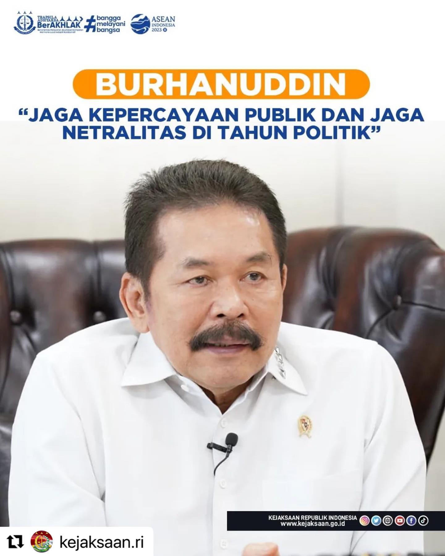 #Repost @kejaksaan.ri ・・・Kamis 04 Mei 2023 secara virtual, Jaksa Agung ST Burhanuddin memberikan sambutan pada Acara Kunjungan Kerja Virtual dalam rangka menyambut Hari Raya Idul Fitri 1444 H di lingkungan Kejaksaan RI. Dalam kesempatan baik ini, Jaksa Agung menyampaikan rasa apresiasi kepada seluruh jajaran insan Adhyaksa yang terus menyumbangkan tenaga dan pikirannya demi memberikan pelayanan terbaik kepada masyarakat khususnya kepada para pencari keadilan, hingga pada akhirnya telah meningkatkan marwah institusi yang kita cintai ini.Jaksa Agung mengingatkan agar capaian ini tidak membuat jemawa sebagai manusia. Pencapaian ini bukanlah sesuatu yang mudah, namun mempertahankan atau meningkatkannya justru akan jauh lebih sulit. Simak berita selengkapnya di www.kejaksaan.go.id#KejaksaanRI #JaksaAgung #JaksaBerintegritas #TrapsilaAdhyaksaBerakhlak - from Instagram