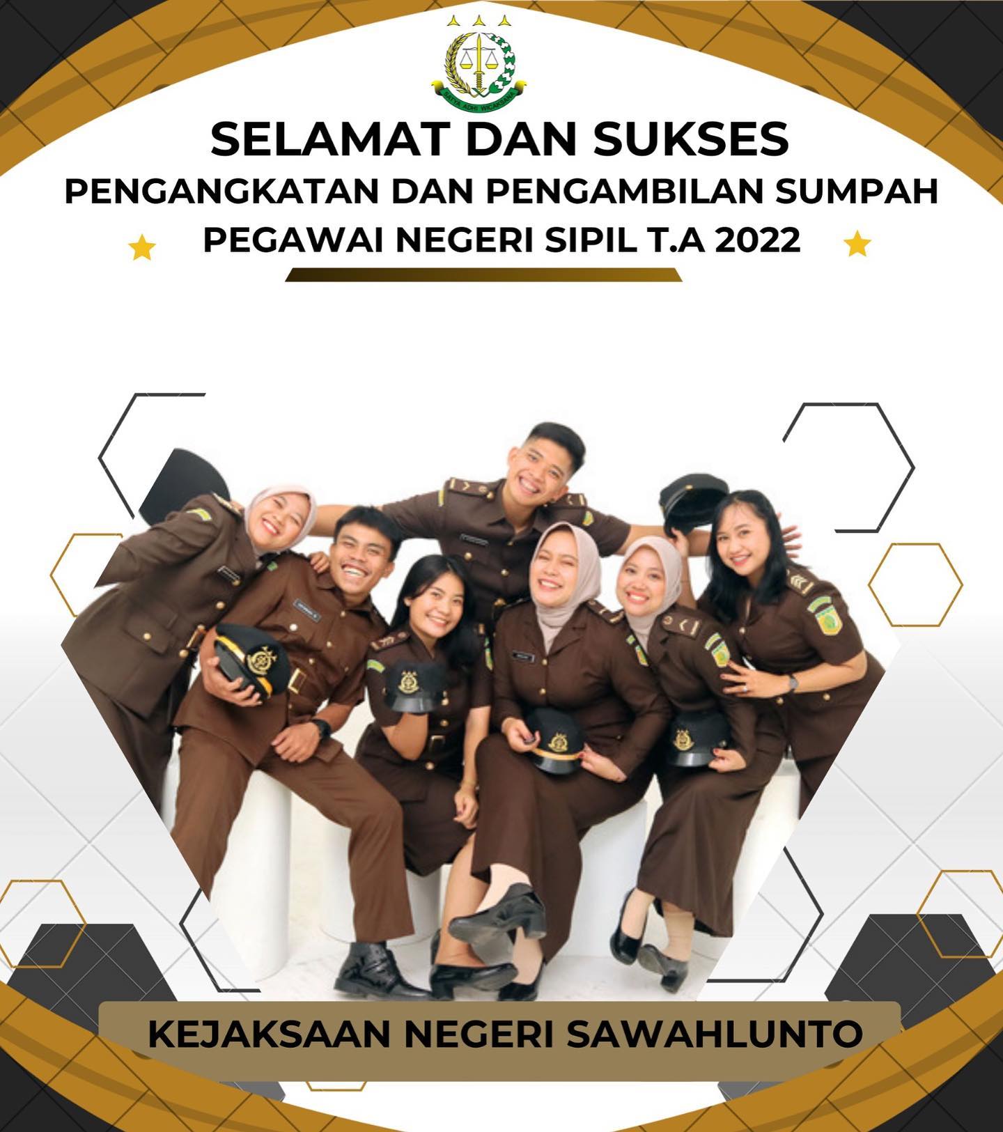 Kepala Kejaksaan Negeri Sawahlunto Beserta Seluruh Pegawai Kejaksaan Negeri Sawahlunto mengucapkan Selamat atas Pengangkatan dan Pengambilan Sumpah Pegawai Negeri Sipil Tahun Angkatan 2022 di Wilayah Hukum Kejaksaan Negeri Sawahlunto. ..____Update terus informasi anda tentang Kejaksaan Negeri Sawahlunto terbaru di official account Instagram,Facebook dan Youtube kami !!..____🌐 kejari-sawahlunto.kejaksaan.go.idFACEBOOK : Kejaksaan Negeri SawahluntoYOUTUBE : Kejakaaan Negeri Sawahlunto NewTWITTER : @JaksaSawahlunto..________#KejaksaanRI#kejatisumaterabarat @kejatisumaterabarat #kejarisawahlunto - from Instagram