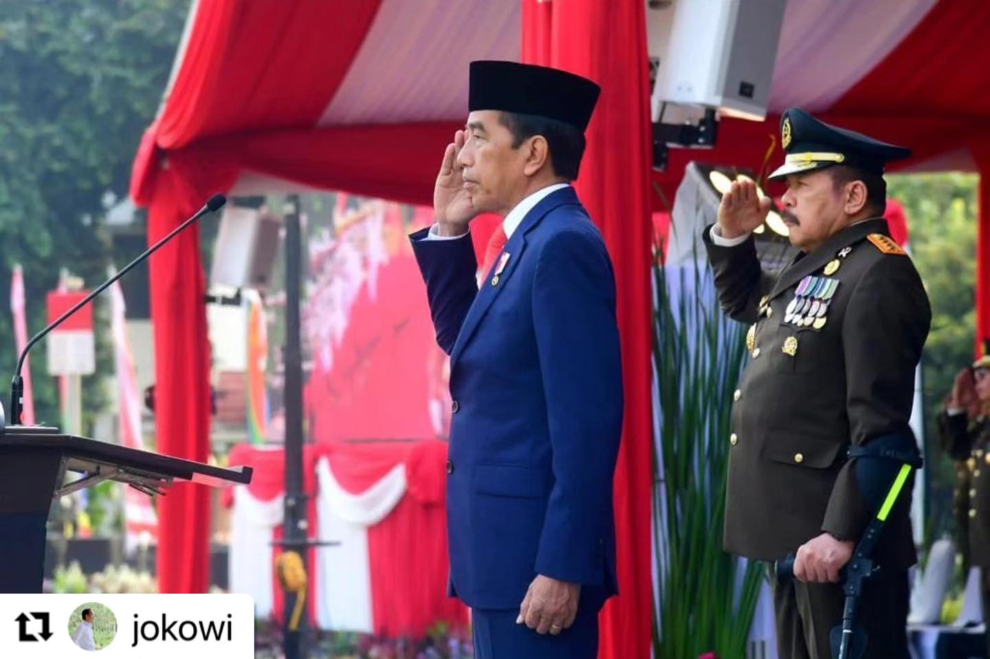 #Repost @jokowi ・・・Hari Bhakti Adhyaksa ke-63 diperingati tahun ini dalam sebuah upacara di Jakarta, pagi ini.Peringatan itu juga digelar saat kepercayaan publik kepada kejaksaan tengah melambung tinggi. Salah satu lembaga survei menyampaikan, tingkat kepercayaan publik terhadap kejaksaan di bulan Agustus tahun 2022 mencapai 75,3 persen dan meningkat jadi 81,2 persen pada bulan Juli 2023. Untuk pencapaian itu, saya ingin mengucapkan selamat.Kejaksaan memiliki kewenangan yang sangat besar, dari penyidikan, penuntutan, perampasan dan pengembalian aset, dan kewenangan lainnya. Kewenangan besar itu harus dimanfaatkan secara benar, profesional, dan bertanggung jawab.Saya mengapresiasi langkah kejaksaan dalam pengembalian kerugian negara yang cukup signifikan dalam beberapa tahun terakhir. Saya berharap, kerja keras dan kinerja kejaksaan dapat terus meningkat sehingga kepercayaan masyarakat terhadap kejaksaan juga makin tinggi.Selamat Hari Bhakti Adhyaksa. Selamat menegakkan hukum, menjunjung tinggi keadilan, berjuang untuk kepentingan rakyat dan negara. - from Instagram