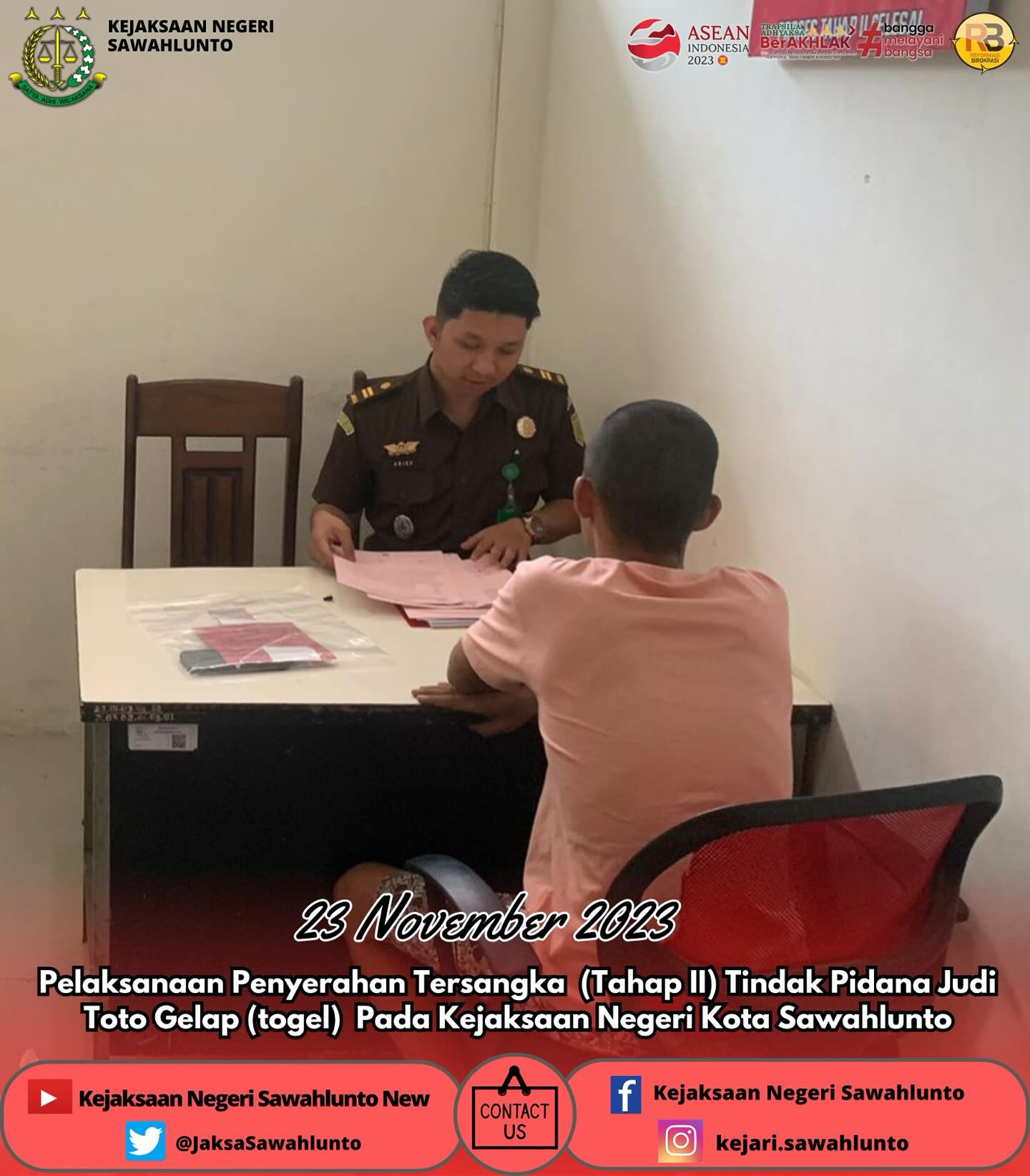 Selasa, 23 November 2023Pelaksanaan Penyerahan Tersangka (Tahap II) Tindak Pidana Judi Toto Gelap (togel) Pada Kejaksaan Negeri Kota Sawahlunto.Update informasi anda tentang Kejaksaan Negeri Sawahlunto terbaru di official account Instagram,Facebook dan Youtube kami !!..____FACEBOOK : Kejaksaan Negeri SawahluntoYOUTUBE : Kejakaaan Negeri Sawahlunto NewTWITTER : @JaksaSawahlunto..________#KejaksaanRI#kejatisumaterabarat@kejatisumaterabarat#kejarisawahlunto - from Instagram