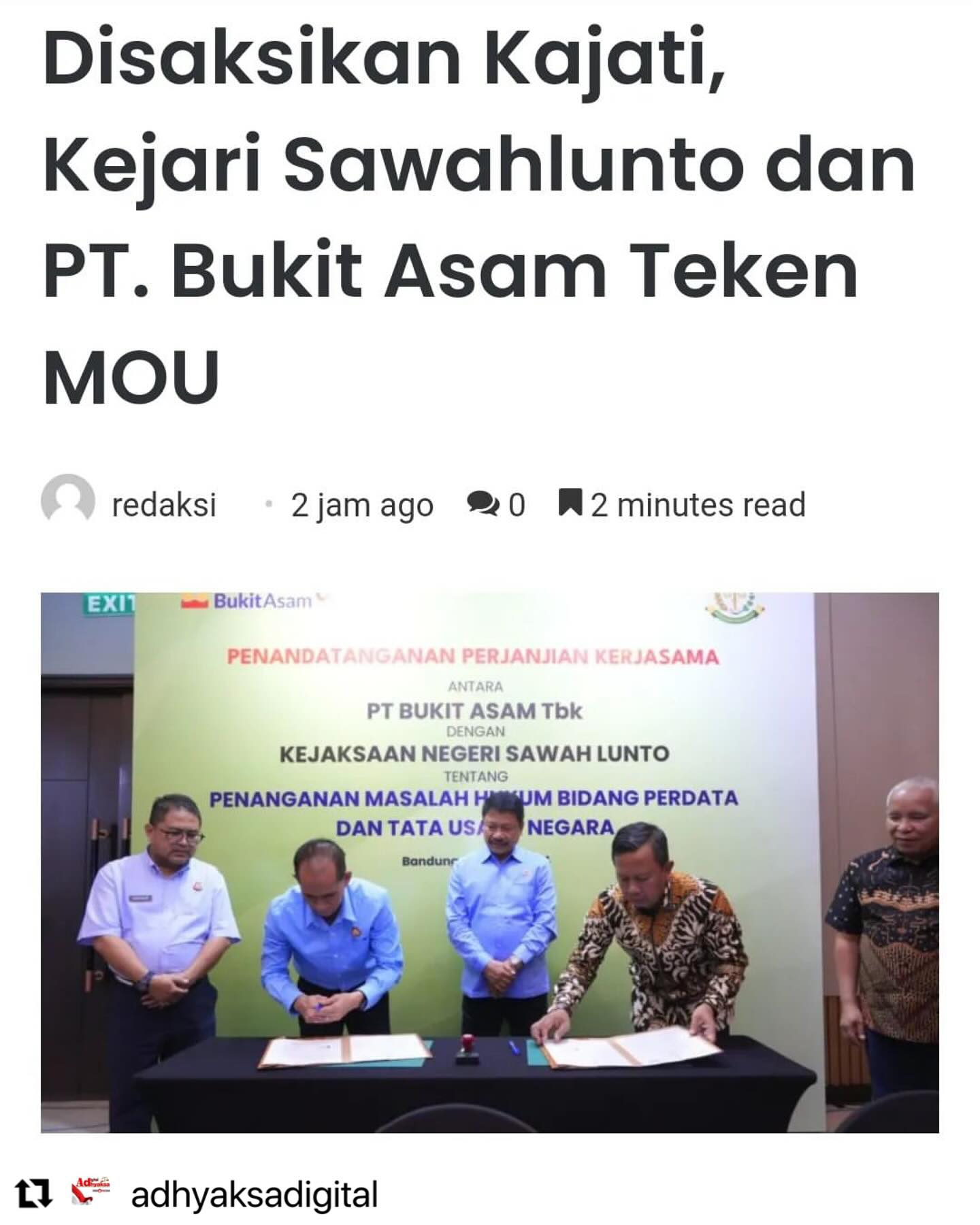 #Repost @adhyaksadigital ・・・Disaksikan Kajati, Kejari Sawahlunto dan PT.Bukit Asam Teken MOU________Peranan Kejaksaan lewat Jaksa Pengacara Negara dalam membantu dan mengawal seluruh program lembaga negara dan Badan Usaha Milik Negara patut diapresiasi. JPN dibawah kordinasi bidang Perdata dan Tata Usaha Negara diberi peran melakukan pendampingan hukum, pertimbangan hukum dan melakukan tindak hukum lainnya.Kejaksaan Negeri Sawahlunto, Sumatera Barat berdayakan Jaksa Pengacara Negara Bidang Perdata dan Tata Usaha Negara dalam mengawal dan memberikan pendampingan dan pertimbangan hukum program kerja PT. Bukit Asam.Kejari Sawahlunto dan PT. Bukit Asam bersepakat dan berkomitmen menjalin kerjasama antar lembaga. Komitmen dan kesepakatan itu tertuang lewat penandatanganan Memorandum of Understanding (MoU) yang di gelar di salah satu hotel di Bandung, Kamis 7 Maret 2024.Penandatanganan perjanjian dilakukan oleh Kepala Kejaksaan Negeri Sawahlunto, Andarias D’Orney dan Direktur Sumber Daya Manusia PT. Bukit Asam Suherman. Kepala Kejaksaan Tinggi Sumatera Barat, Asnawi SH.MH, Asisten Perdata dan Tata Usaha Negara Kejati Sumbar, Khaidir SH.MH dan Direktur Utama PT. Bukit Asama, Arsal Ismail turut menyaksikan penandatanganan MOU kedua lembaga ini.“Penandatangan MOU hari ini merupakan kelanjutan dari MOU tahun sebelumnya. Ini MOU perpanjangan antara dua pihak,” sebut Kepala Kejaksaan Negeri Sawahlunto, Andarias D’Orney dalam sambutannya.Baca berita selengkapnya di...https://www.adhyaksadigital.com/2024/03/12/disaksikan-kajati-kejari-sawahlunto-dan-pt-bukit-asam-teken-mou/#kejaksaanri #kejaksaan @kejari.sawahlunto - from Instagram
