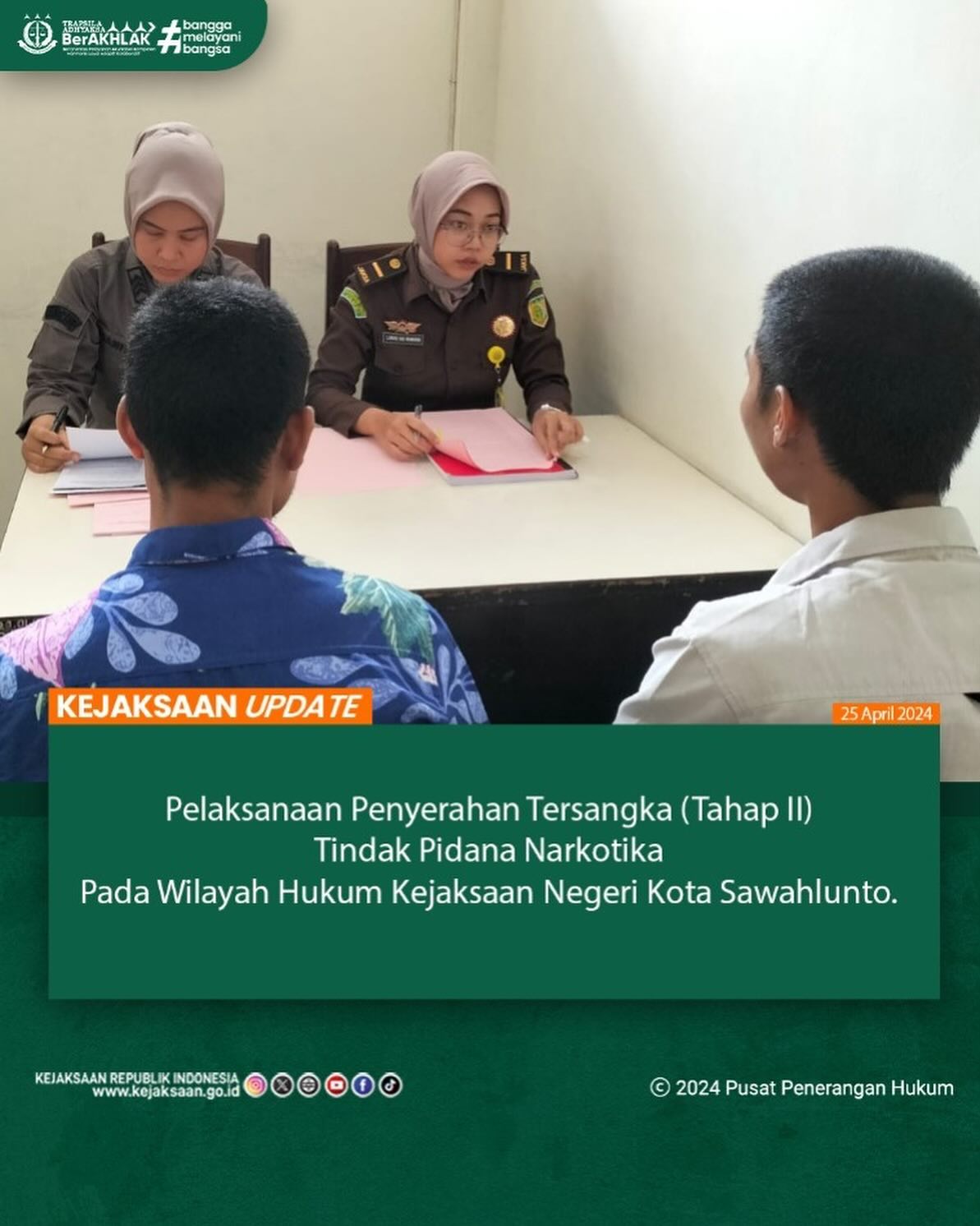 Bahwa pada hari Kamis tanggal 25 April 2024 sekitar pukul 13.30 Wib, bertempat di RuangPemeriksaan Seksi Tindak Pidana Umum Kejaksaan Negeri Sawahlunto telah dilaksanakanPelaksanaan Penyerahan Tersangka (Tahap II) Tindak Pidana Narkotika An. Tsk MUHAMMAD IQBAL Alias IQBAL, dkk dari Penyidik Polres SawahluntOUpdate terus informasi anda tentang Kejaksaan Negeri Sawahlunto terbaru di official account Instagram,Facebook dan Youtube kami !!..____🌐 kejari-sawahlunto.kejaksaan.go.idFACEBOOK : Kejaksaan Negeri SawahluntoYOUTUBE : Kejakaaan Negeri Sawahlunto NewTWITTER : @JaksaSawahlunto..________#KejaksaanRI#kejatisumbarnew@kejatisumaterabarat #kejarisawahlunto - from Instagram