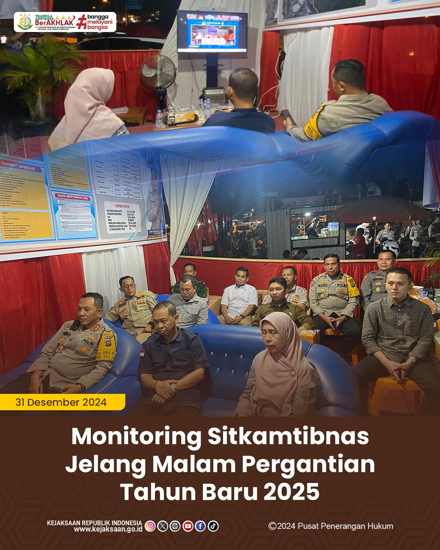 Bahwa pada hari Selasa, 31 Desember 2024, bertempat di Pos Pelayanan Ops Lilin 2024 (Lapangan Segitiga), Kasubsi I Bidang Intelijen Kejaksaan Negeri Sawahlunto Arief Hidayat,S.H., mengikuti kegiatan Vicon Monitoring Sitkamtibmas Jelang Malam Pergantian Tahun Baru 2025. - from Instagram