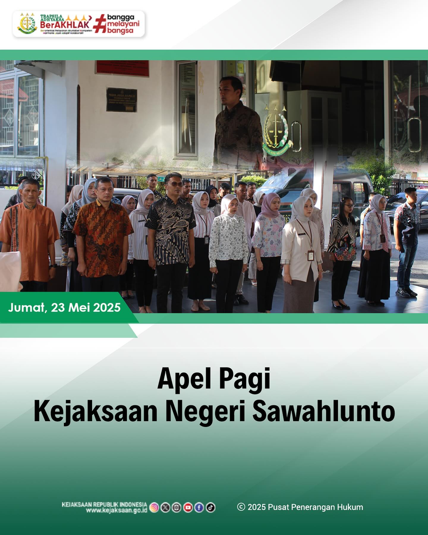 Bahwa pada hari Jumat, 23 Mei 2025, bertempat di Halaman Kantor Kejaksaan Negeri Sawahlunto, telah dilaksanakan Apel Pagi yang dipimpin Oleh Kepala Seksi Intelijen, Bapak Rendra Taqwa Agusto,S.H., serta diikuti oleh seluruh Pegawai dan PPNPN Kejaksaan Negeri Sawahlunto - from Instagram