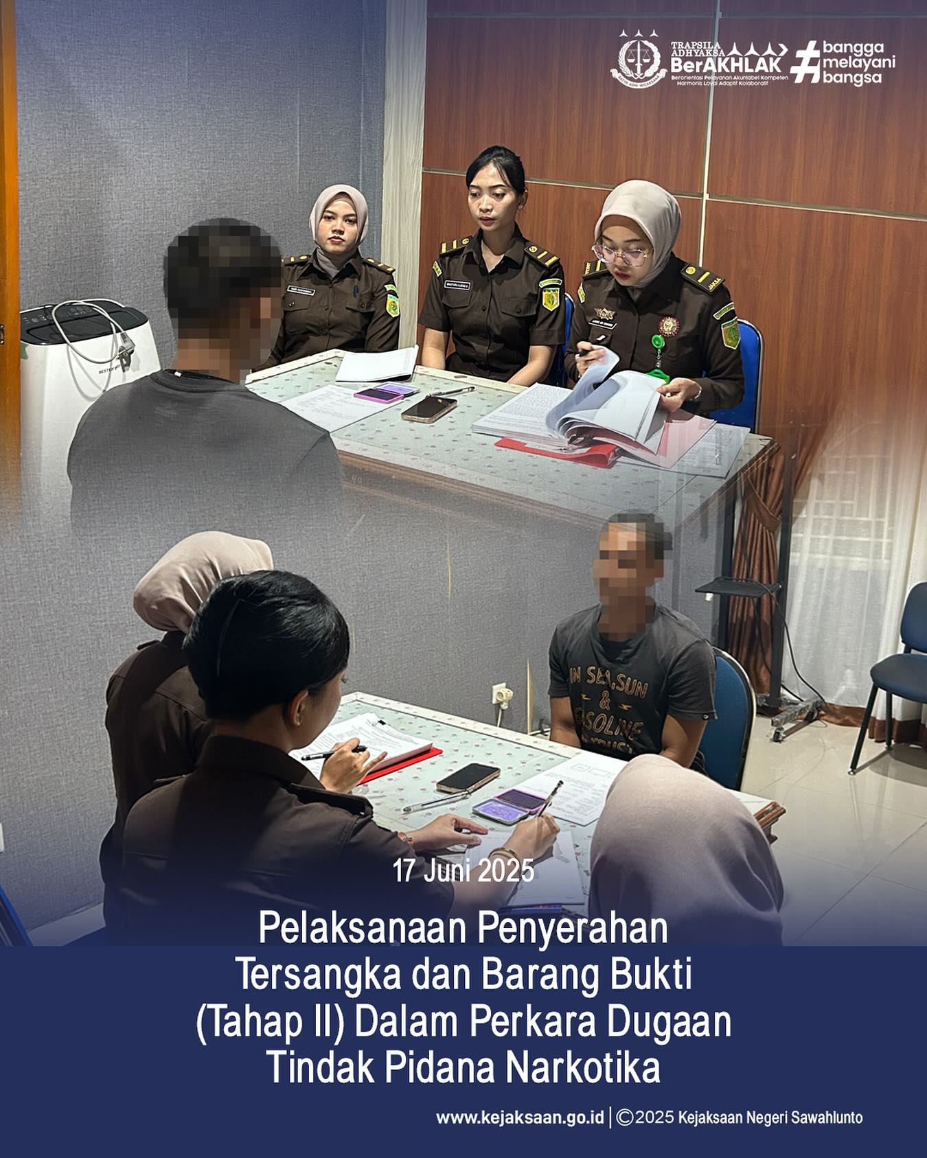 Bahwa pada hari Selasa, 17 Juni 2025, bertempat di Ruang Pemeriksaan Tahap II telah dilaksanakan Penyerahan Tersangka dan Barang Bukti (Tahap II) Dalam Perkara Dugaan Tindak Pidana Narkotika dari Penyidik Polres Sawahlunto - from Instagram