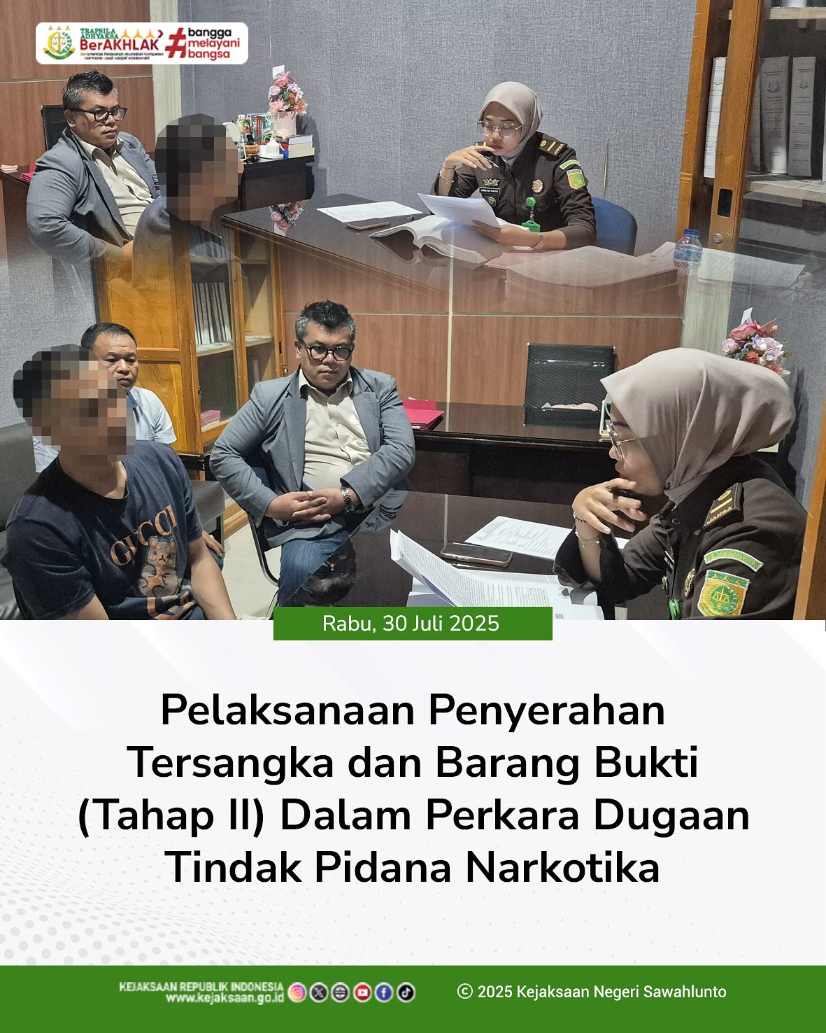 Bahwa pada hari Rabu, 30 Juli 2025, bertempat di Ruang Pemeriksaan Tahap II telah dilaksanakan Penyerahan Tersangka dan Barang Bukti (Tahap II) Dalam Perkara Dugaan Tindak Pidana Narkotika dari Penyidik Polres Sawahlunto - from Instagram