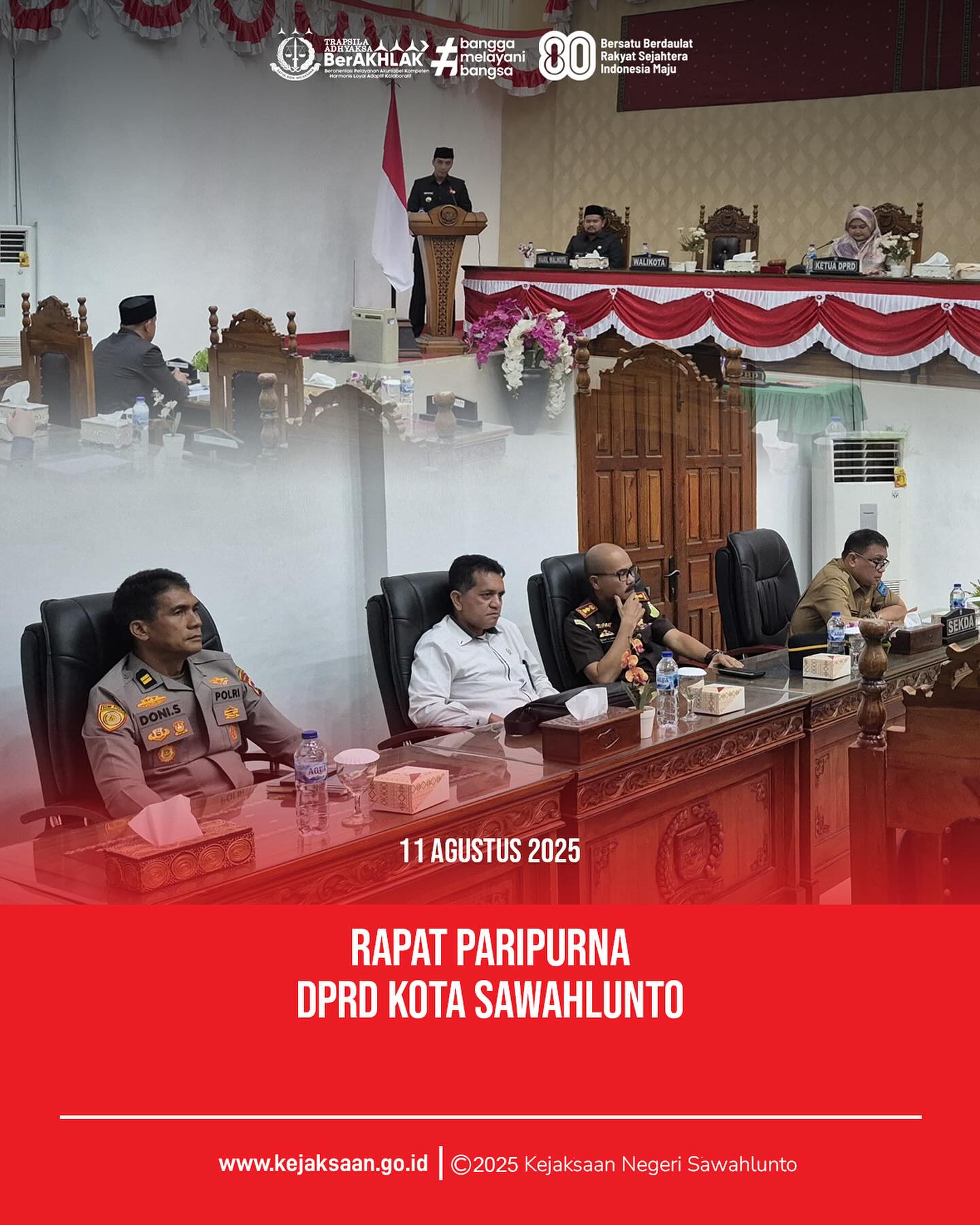 Bahwa pada hari Senin, 11 Agustus 2025, bertempat di Ruang Rapat DPRD Kota Sawahlunto, Kepala Kejaksaan Negeri Sawahlunto, Bapak Eddy Samrah L, S. H., M. H., mengikuti kegiatan Rapat Paripurna dalam Rangka Penandatanganan Kesepakatan Rancangan Perubahan KUA dan PPAS Kota Sawahlunto Tahun 2025.Penyusunan Kebijakan Umum APBD (KUA) mengacu pada Rencana Kerja Pemerintah Daerah (RKPD). RKPD sendiri merupakan rencana kerja tahunan daerah disusun berdasarkan amanat Undang-Undang Nomor 17 tahun 2003 tentang Keuangan Negara dan Undang-Undang Nomor 25 Tahun 2004 tentang Sistem Perencanaan Pembangunan Nasional.Kebijakan Umum APBD (KUA) pada dasarnya adalah rencana tahunan yang bersifat makro yang merupakan bagian dari rencana jangka panjang daerah dan rencana jangka menengah daerah disusun dengan memperhatikan dan mengacu pada agenda Pembangunan Nasional, Kebijakan Pemerintah Pusat serta Rencana Kerja Pemerintah Daerah (RKPD).KUA-PPAS memuat program-program yang akan dilaksanakan oleh pemerintah daerah untuk setiap urusan pemerintahan daerah yang disertai dengan proyeksi pendapatan daerah, alokasi belanja daerah, sumber dan penggunaan pembiayaan yang disertai dengan asumsi yang mendasarinya. - from Instagram