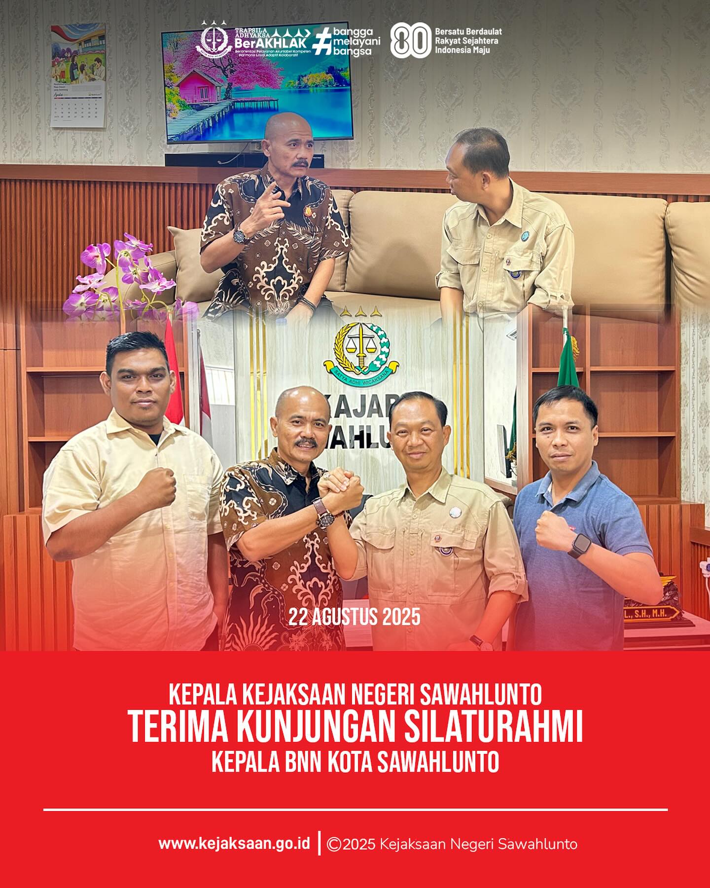 Bahwa pada hari Jumat 22 Agustus 2025, bertempat di Kantor Kejaksaan Negeri Sawahlunto, Kepala Kejaksaan Negeri Sawahlunto, Bapak Eddy Samrah L, S. H., M. H., bersama Kepala Seksi Tindak Pidana Umum, Bapak Adhi Putra Graha, S. H., menerima kunjungan silaturahmi dari Kepala Badan Narkotika Nasional Kota Sawahlunto, Bapak Didit Bagus Wicaksono.Kunjungan silaturahmi ini berjalan dalam suasana hangat dan penuh keakraban, serta diharapkan dapat mempererat hubungan antara Instansi Kejaksaan dan BNN, demi tercapainya tujuan bersama untuk pemberantasan narkotika dan untuk kemajuan serta kesejahteraan masyarakat di Kota Sawahlunto. - from Instagram