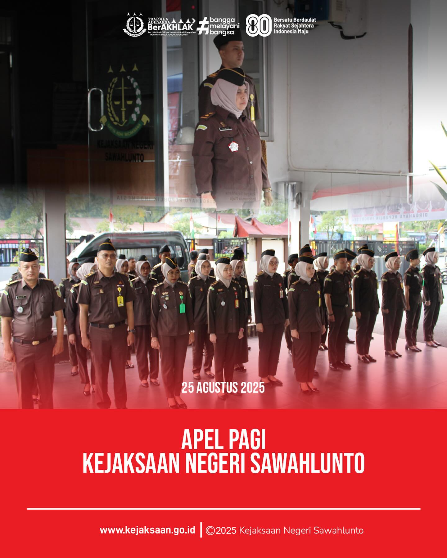 Bahwa pada hari Senin, 25 Agustus 2025, bertempat di Halaman Kantor Kejaksaan Negeri Sawahlunto, telah di laksanakan Apel Pagi yang dipimpin oleh Kepala Subbagian Pembinaan, Ibu Elnita, S. H., dan diikuti oleh seluruh Pegawai serta PPNPN Kejaksaan Negeri Sawahlunto.Kepala Subbagian Pembinaan menyampaikan agar seluruh staf Kejaksaan Negeri Sawahlunto dapat mengikuti dan mempedomani Peraturan Kejaksaan Agung Republik Indonesia Nomor 8 Tahun 2019 tentang Tata Naskah Dinas Kejaksaan Republik Indonesia.Apel pagi merupakan sarana pembinaan kedispilinan, tanggung jawab serta peningkatan semangat kerja bagi seluruh pegawai Kejaksaan Negeri Sawahlunto.Kejaksaan Negeri Sawahlunto terus berkomitmen untuk memberikan pelayanan hukum yang optimal kepada masyarakat melalui kerja yang berorientasi pada integritas, akuntabilitas, dan kinerja yang berkeadilan. - from Instagram