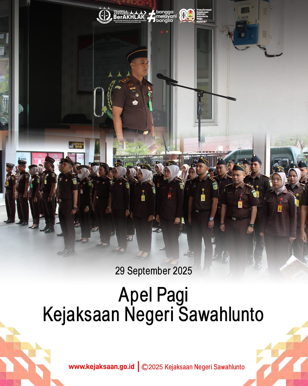 Bahwa pada hari Senin, 29 September 2025, Pukul 07.30 wib,  bertempat di Halaman Kantor Kejaksaan Negeri Sawahlunto, telah di laksanakan Apel Pagi yang dipimpin oleh Kepala Seksi Intelijen, Bapak Rendra Taqwa Agusto, S. H., dan diikuti oleh seluruh Pegawai serta PPNPN Kejaksaan Negeri Sawahlunto.Apel pagi merupakan kegiatan rutin dan kewajiban setiap ASN untuk memperkuat disiplin, menumbuhkan semangat kerja, serta meningkatkan komitmen seluruh pegawai dalam memberikan pelayanan terbaik kepada masyarakat.Kejaksaan Negeri Sawahlunto terus berkomitmen untuk memberikan pelayanan hukum yang optimal kepada masyarakat melalui kerja yang berorientasi pada integritas, akuntabilitas, dan kinerja yang berkeadilan. - from Instagram