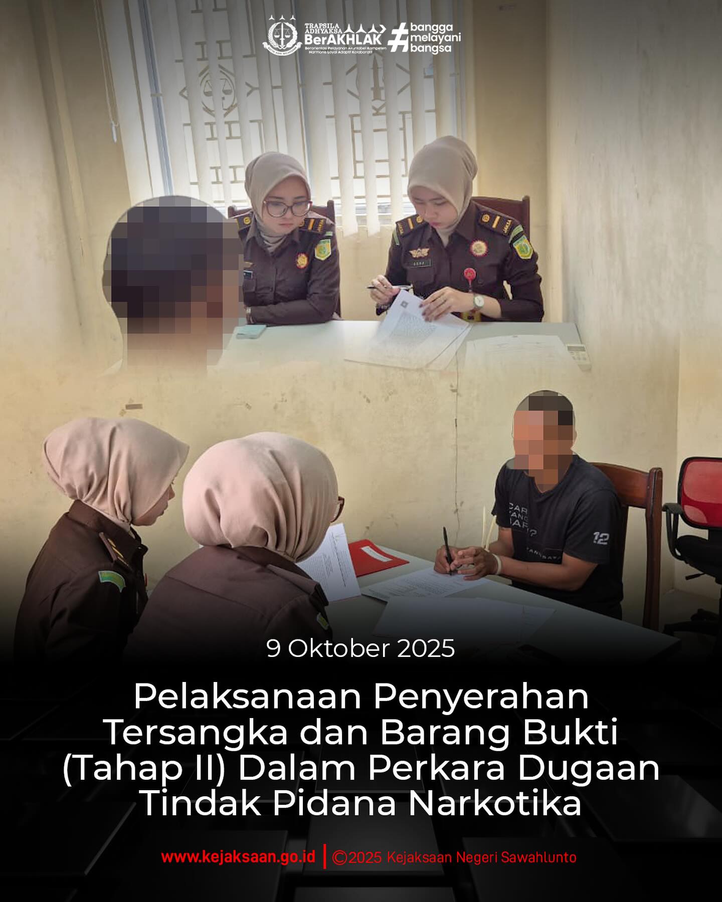 Bahwa pada hari Kamis, 9 Oktober 2025, bertempat di Ruang Pemeriksaan Tahap II telah dilaksanakan Pelaksanaan Penyerahan Tersangka dan Barang Bukti (Tahap II) Dalam Perkara Dugaan Tindak Pidana Narkotika dari Penyidik Polres Sawahlunto - from Instagram