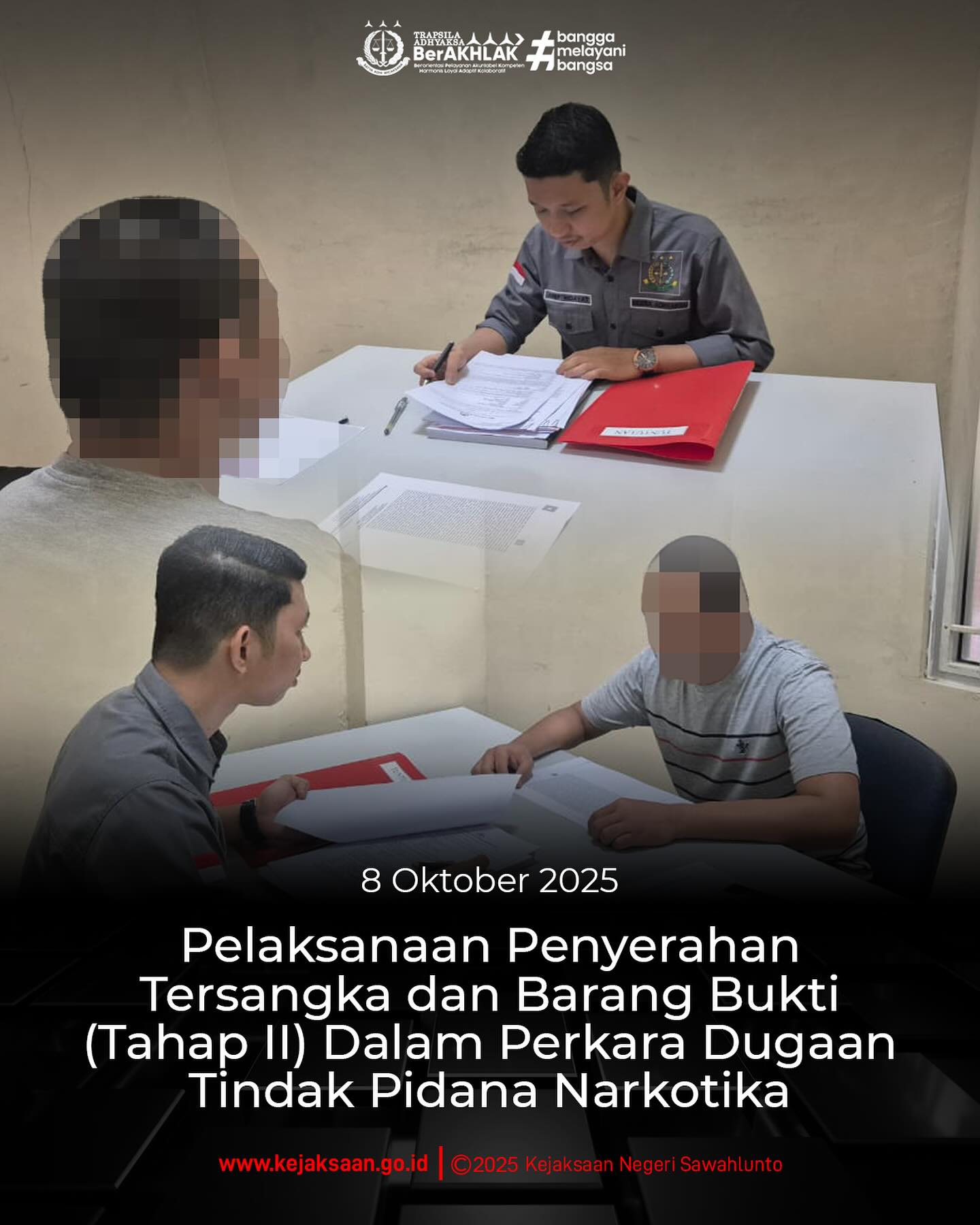 Bahwa pada hari Rabu, 8 Oktober 2025, bertempat di Ruang Pemeriksaan Tahap II telah dilaksanakan Pelaksanaan Penyerahan Tersangka dan Barang Bukti (Tahap II) Dalam Perkara Dugaan Tindak Pidana Narkotika dari Penyidik Polres Sawahlunto - from Instagram