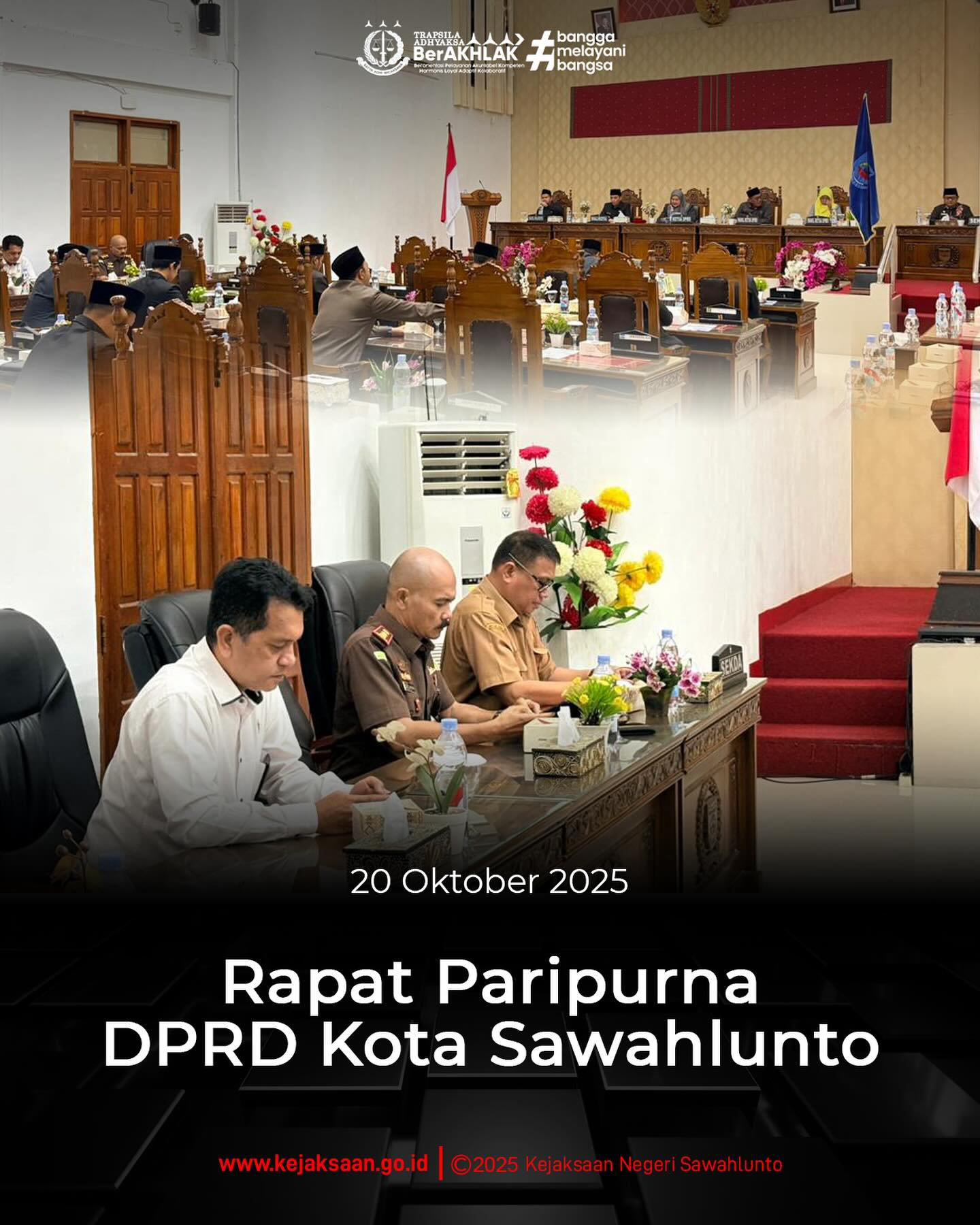 Bahwa pada hari Senin, 20 Oktober 2025, bertempat di Ruang Rapat DPRD Kota Sawahlunto, Kepala Kejaksaan Negeri Sawahlunto, Bapak Eddy Samrah L, S. H., M. H., mengikuti kegiatan Rapat Paripurna dalam Rangka Penandatanganan Kesepakatan Rancangan Perubahan KUA dan PPAS Kota Sawahlunto Tahun 2026.Penyusunan Kebijakan Umum APBD (KUA) mengacu pada Rencana Kerja Pemerintah Daerah (RKPD). RKPD sendiri merupakan rencana kerja tahunan daerah disusun berdasarkan amanat Undang-Undang Nomor 17 tahun 2003 tentang Keuangan Negara dan Undang-Undang Nomor 25 Tahun 2004 tentang Sistem Perencanaan Pembangunan Nasional.Kebijakan Umum APBD (KUA) pada dasarnya adalah rencana tahunan yang bersifat makro yang merupakan bagian dari rencana jangka panjang daerah dan rencana jangka menengah daerah disusun dengan memperhatikan dan mengacu pada agenda Pembangunan Nasional, Kebijakan Pemerintah Pusat serta Rencana Kerja Pemerintah Daerah (RKPD).KUA-PPAS memuat program-program yang akan dilaksanakan oleh pemerintah daerah untuk setiap urusan pemerintahan daerah yang disertai dengan proyeksi pendapatan daerah, alokasi belanja daerah, sumber dan penggunaan pembiayaan yang disertai dengan asumsi yang mendasarinya. - from Instagram