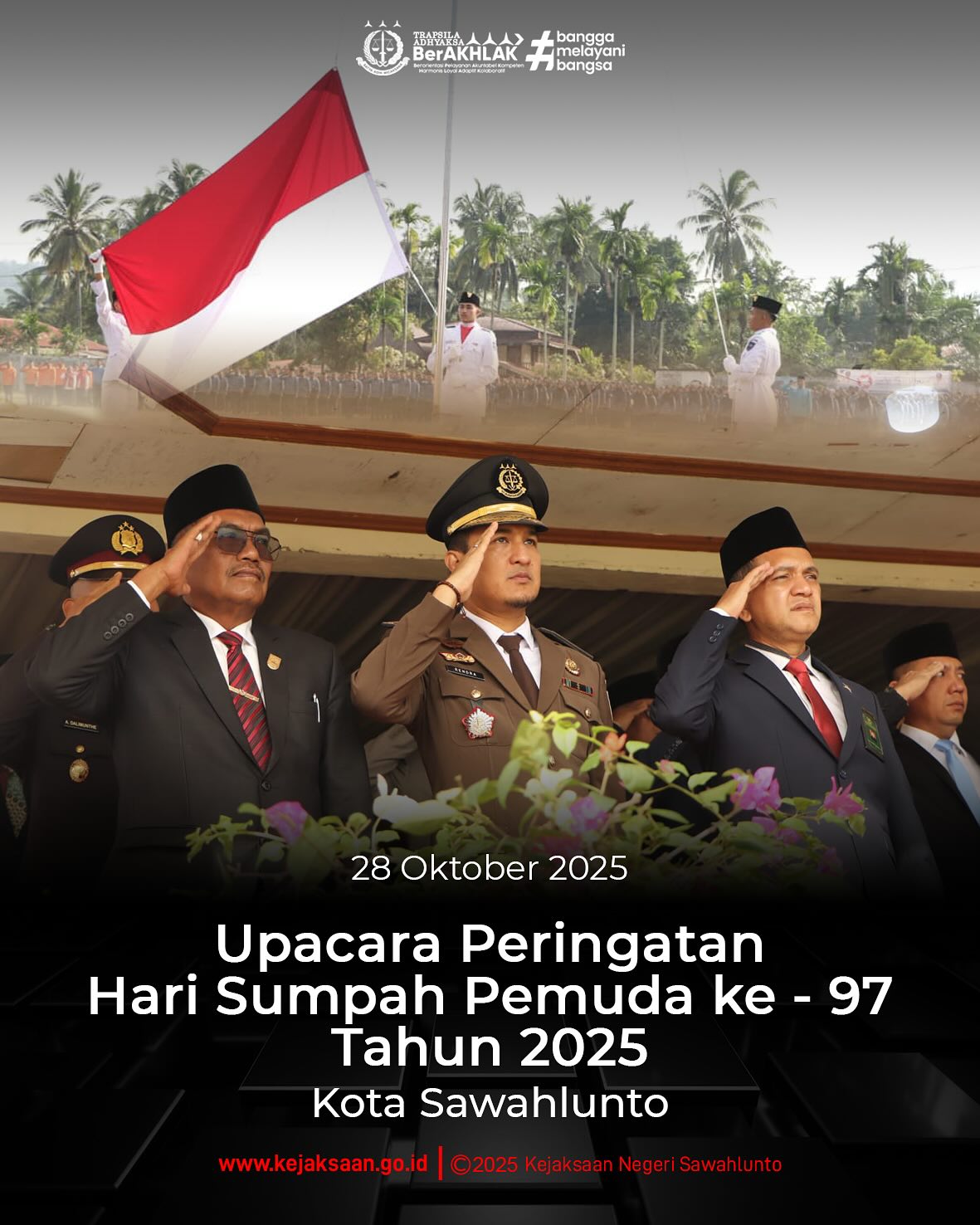 Bahwa pada hari Selasa, 28 Oktober 2025, Pukul 07.30 WIB, bertempat di Lapangan Bola Kaki Talawi Kota Sawahlunto, Kepala Kejaksaan Negeri Sawahlunto diwakili oleh Kepala Seksi Intelijen, Bapak Rendra Taqwa Agusto, S. H., mengikuti Kegiatan Upacara Peringatan Hari Sumpah Pemuda Ke-97 Tahun 2025.Kegiatan ini dihadiri oleh Walikota Sawahlunto, Forum Koordinasi Pimpinan Daerah (Forkopimda) Kota Sawahlunto, Anggota DPRD, Sekretariat Daerah, Instansi Vertikal, TNI/POLRI, Kota Sawahlunto.Setelah Upacara dilaksanakan, kegiatan dilanjutkan dengan Ziarah ke Makam Pahlawan Prof. Mr. Mohammad Yamin, S.H. - from Instagram