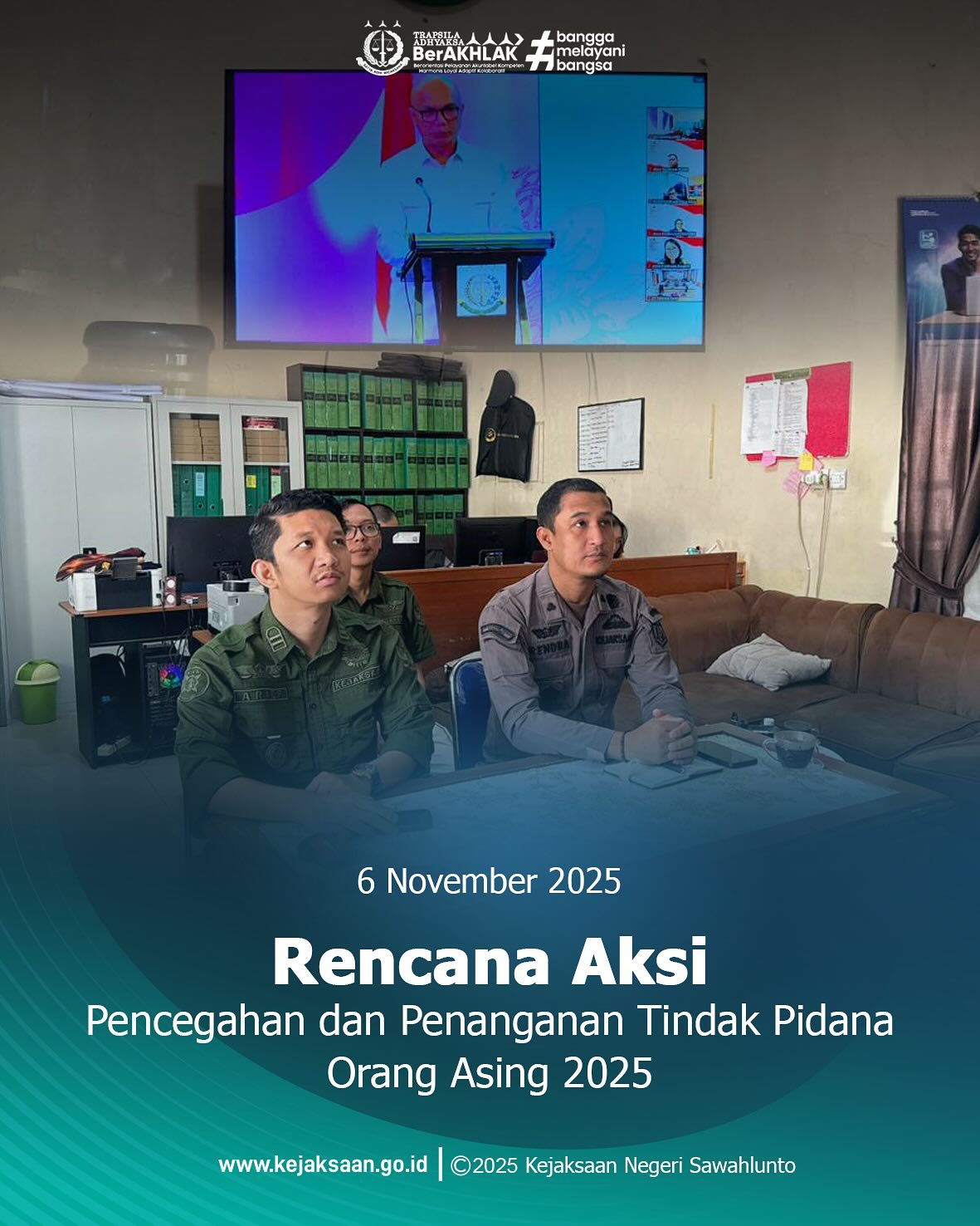 Bahwa pada hari Kamis, 6 November 2025, Pukul 08.00 WIB, bertempat di Kantor Kejaksaan Negeri Sawahlunto, Kepala Seksi Intelijen, Bapak Rendra Taqwa Agusto, S. H., Kasubsi I Bidang Intelijen, Bapak Arief Hidayat, S. H.,beserta staf Bidang Intelijen dan Jaksa Fungsional Bidang Tindak Pidana Umum, Ibu Amelia Maharani Harley, S. H., beserta Staf Bidang Tindak Pidana Umum, mengikuti Kegiatan Rencana Aksi Pencegahan dan Penanganan Tindak Pidana Orang Asing 2025 secara daring.Kegiatan ini diselenggarakan sebagai upaya memperkuat koordinasi antarinstansi dalam menghadapi berbagai potensi tindak pidana yang melibatkan orang asing di wilayah Indonesia, bersama Direktur I JAM-Intelijen, Bapak Sumurung Pandapotan Simare-mare, S. H., M. H.Melalui forum ini diharapkan terjalin sinergi yang efektif antarinstansi dalam menjaga keamanan, kedaulatan, dan ketertiban hukum di daerah. Kegiatan ditutup oleh JAM Intelijen, Bapak Prof. Dr. Reda Manthovani, S. H., LL. M., yang menekankan pentingnya kolaborasi lintas sektor dalam pencegahan dan penegakan hukum tindak pidana orang asing. - from Instagram