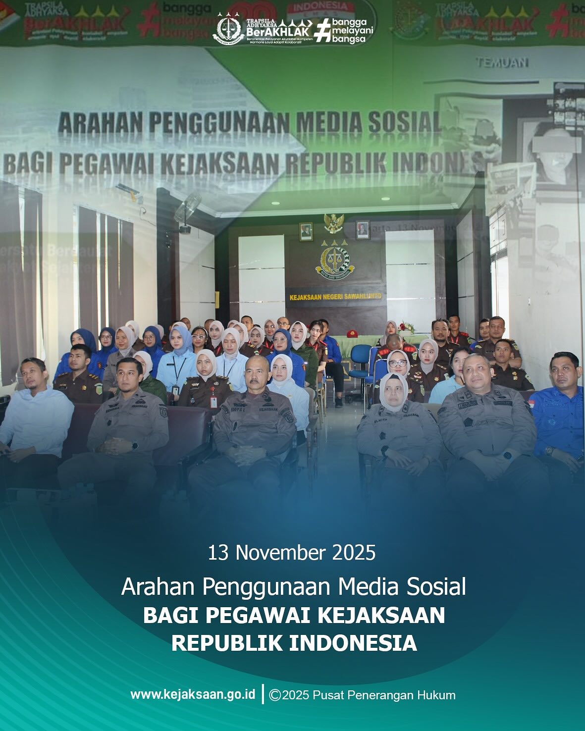 Bahwa pada Kamis tanggal 13 November 2025 pukul 09.00 WIB, bertempat di Aula Kejaksaan Negeri Sawahlunto, Kepala Kejaksaan Negeri Sawahlunto, Bapak Eddy Samrah L, S.H., M.H., beserta Para Kasi dan Kasubbag serta Seluruh Jaksa dan Pegawai pada Kejaksaan Negeri Sawahlunto mengikuti Kegiatan Arahan Terkait Penggunaan Media Sosial secara daring melalui zoom. Kegiatan dibuka menyanyikan lagu Indonesia Raya dan Mars Korp Adhyaksa, dilanjutkan arahan oleh Jaksa Agung Muda Intelijen, Bapak Prof. Reda Manthovani. Bahwa kegiatan ini bertujuan untuk meningkatkan pemahaman pegawai Kejaksaan agar bijak dan bertanggung jawab dalam bermedia sosial, sejalan dengan nilai-nilai integritas dan profesionalitas Adhyaksa. - from Instagram