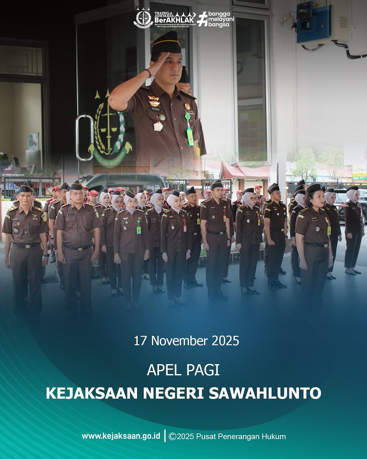 Bahwa pada Senin tanggal 17 November 2025, Pukul 07.30 WIB, bertempat di Halaman Kejaksaan Negeri Sawahlunto, telah dilaksanakan Apel Pagi yang dipimpin oleh Kepala Seksi Intelijen Kejaksaan Negeri Sawahlunto, Bapak Rendra Taqwa Agusto, S.H., dan diikuti oleh seluruh Pegawai serta PPNPN Kejaksaan Negeri Sawahlunto.Bahwa Kepala Seksi Intelijen memberikan arahan mengenai sosial media bagi Pegawai Kejaksaan Negeri Sawahlunto, "Gunakan Sosial Media dengan bijak, jaga integritas, profesionalitas, dan kehormatan Kejaksaan"Apel pagi merupakan kegiatan rutin dan kewajiban setiap ASN untuk memperkuat disiplin, menumbuhkan semangat kerja, serta meningkatkan komitmen seluruh pegawai dalam memberikan pelayanan terbaik kepada masyarakat. - from Instagram