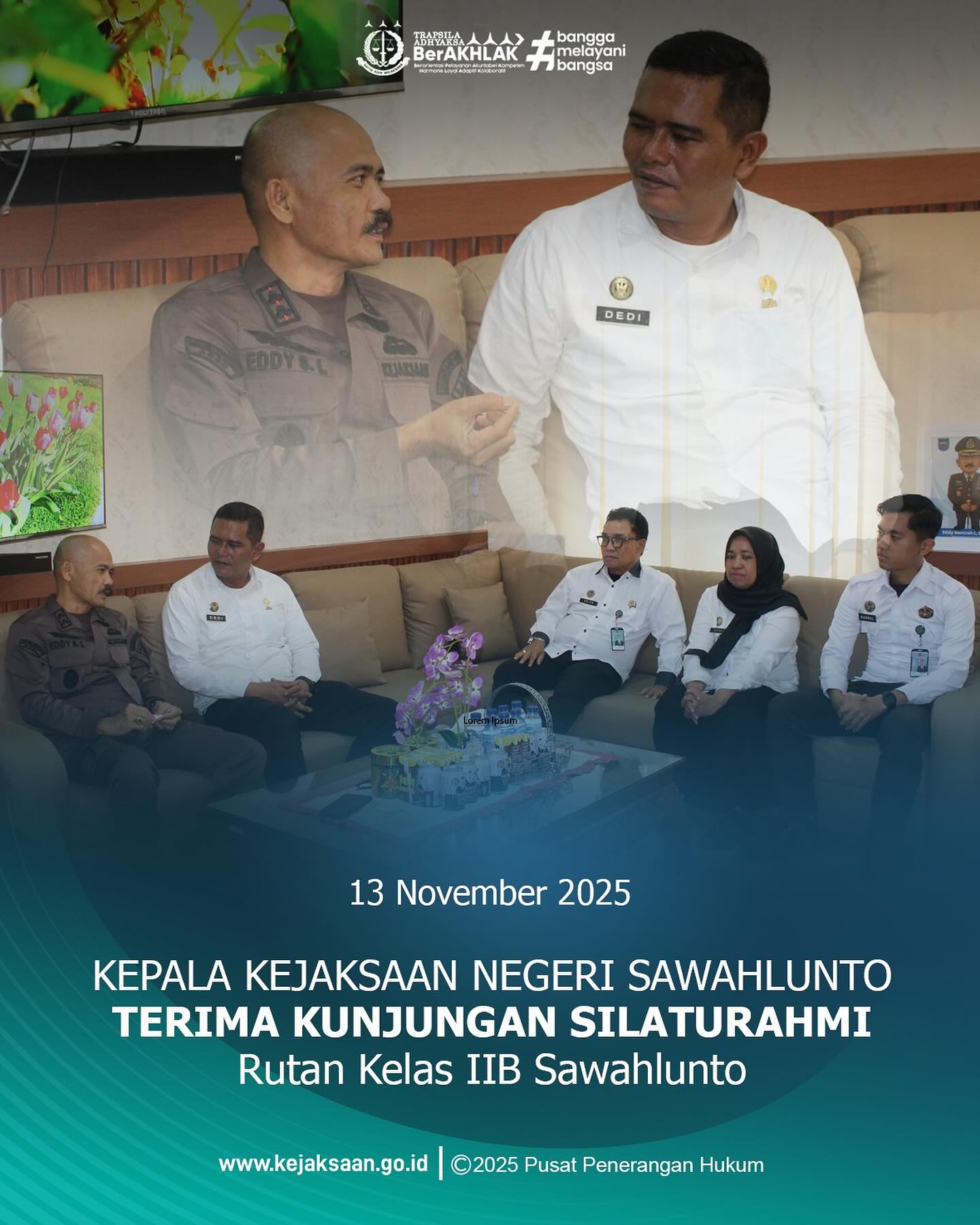 Bahwa pada Kamis tanggal 13 November 2025, pukul 14.00 WIB, bertempat di Ruang Kepala Kejaksaan Negeri Sawahlunto, Kepala Kejaksaan Negeri Sawahlunto, Bapak Eddy Samrah L, S.H., M.H., menerima Kunjungan Silaturahmi Kepala Rutan Kelas IIB Sawahlunto, Bapak Dedi Agus Setiawan Batubara, A.Md.IP., S.H., M.H., beserta jajaran.Kunjungan silaturahmi ini bertujuan untuk membangun hubungan baik dan komunikasi yang efektif dalam mendukung tugas Kejaksaan Negeri Sawahlunto dalam penegakan hukum serta upaya pencegahan Tindak Pidana dan meningkatkan kerjasama dan sinergi saling mendukung tugas dan fungsi antar dua lembaga yang selama ini sudah berjalan dengan baik.Kunjungan berlangsung dengan suasana santai, sembari memberi informasi dan pengertian antar kedua belah pihak sesuai tugas dan fungsi serta kewenangan yang dimiliki serta diharapkan dapat semakin mempererat hubungan baik antara Kejaksaan Negeri Sawahlunto dengan Rutan Kelas IIB Sawahlunto. - from Instagram