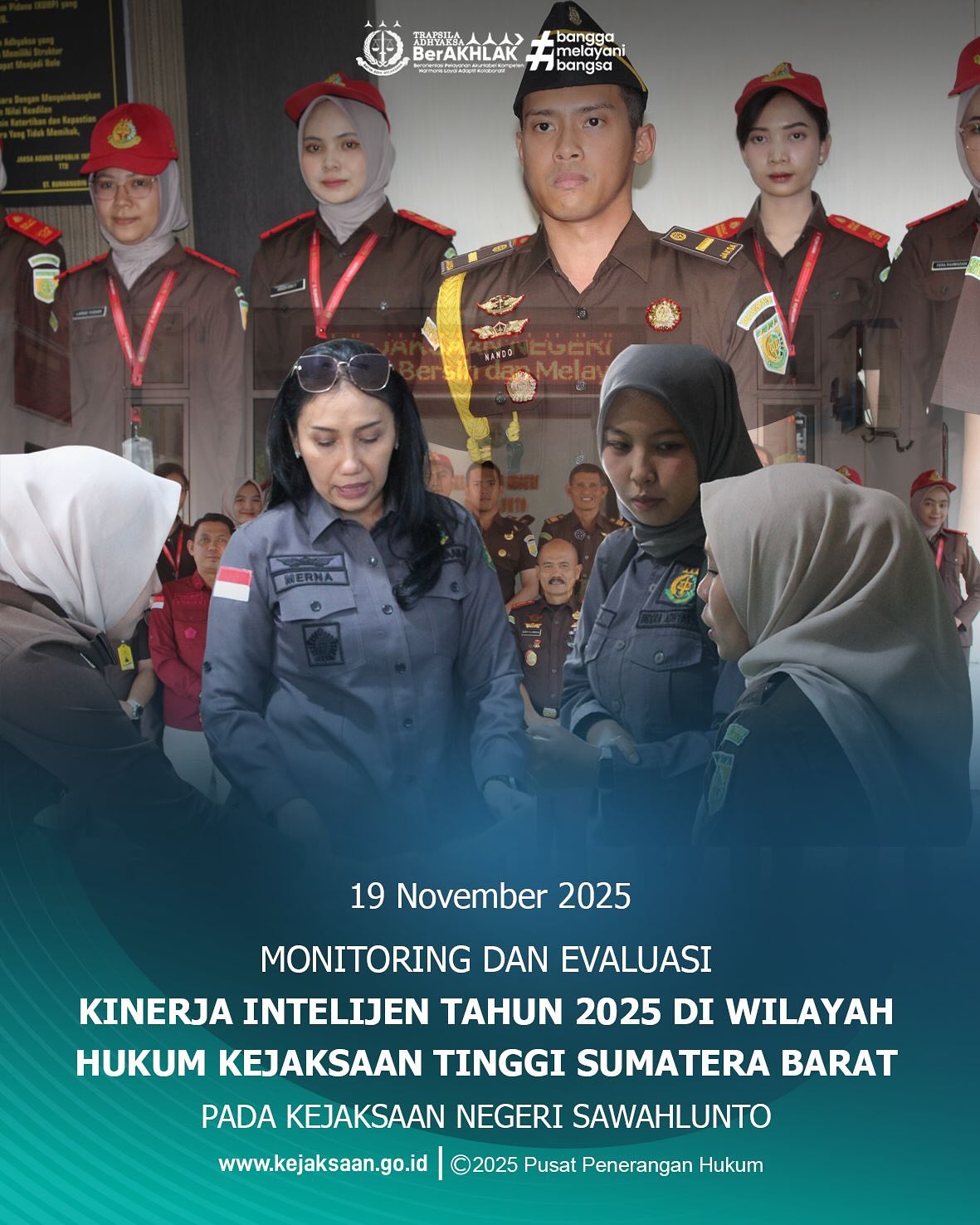 Bahwa pada Rabu tanggal 19 November 2025 sekira pukul 14.00 WIB bertempat di Kejaksaan Negeri Sawahlunto, Kepala Bagian Penyusunan Program, Laporan dan Penilaian pada Sekretariat Jaksa Agung Muda Bidang Intelijen, Ibu Dr. Mernawati, S.H., M.H., beserta romobongan melakukan Monitoring dan Evaluasi Kinerja Intelijen pada Kejaksaan Negeri Sawahlunto.Rombongan disambut langsung oleh Kepala Kejaksaan Negeri Sawahlunto, Bapak Eddy Samrah L, S.H., M.H., beserta Para Kasi dan Kasubbag, Pejabat Struktural Lainnya serta seluruh Pegawai Kejaksaan Negeri Sawahlunto.Bahwa Monitoring dan Evaluasi Kinerja Intelijen bertujuan untuk melakukan pemeriksaan untuk mengukur tingkat keberhasilan kegiatan Bidang Intelijen, meningkatkan kualitas dalam mendukung kebijakan dan pencapaian tujuan, penilaian terhadap ketepatan waktu, keakuratan, dan keabsahan laporan pertanggungjawab Bidang Intelijen.Bahwa Monitoring dan Evaluasi ini menunjukkan komitmen Kejaksaan Agung dalam menjaga integritas dan akuntabilitas internal, yang dapat meningkatkan kepercayaan masyarakat terhadap Lembaga Kejaksaan.Kegiatan Monitoring dan Evaluasi pada Kejaksaan Negeri Sawahlunto ini berjalan dengan aman dan lancar tanpa adanya hambatan. - from Instagram
