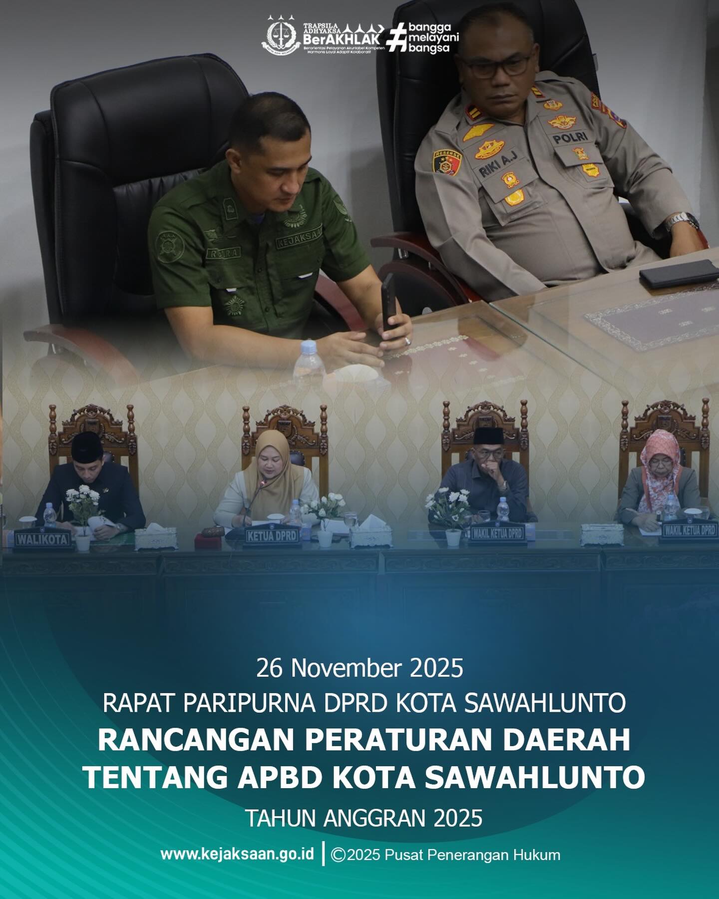 Bahwa pada Rabu tanggal 26 November 2025, Pukul 09.00 Wib Bertempat di Ruang Rapat DPRD Kota Sawahlunto, Kepala Kejaksaan Negeri Sawahlunto diwakili oleh Kepala Seksi Intelijen, Bapak Rendra Taqwa Agusto, S.H., mengikuti Rapat Paripurna DPRD Kota Sawahlunto. Bahwa Penetapan Propemperda Tahun 2026 dan Penyampaian Jawaban/ Tanggapan Wali Kota Atas Pemandangan Umum Fraksi-Fraksi DPRD terhadap Penyampaian Rancangan Peraturan Daerah tentang APBD Kota Sawahlunto Tahun Anggaran 2026. - from Instagram
