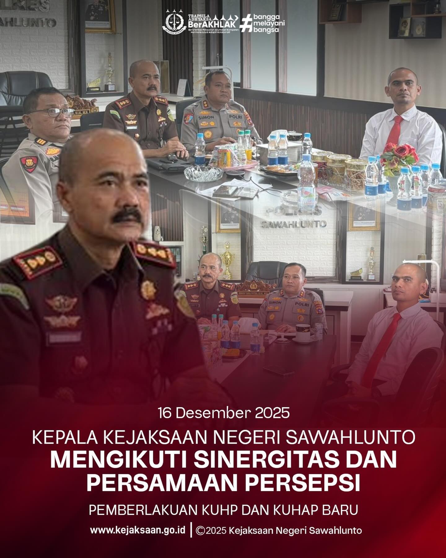 Bahwa pada Selasa tanggal 16 Desember 2025, Pukul 13.30 Wib, Bertempat di Polres Sawahlunto, Kepala Kejaksaan Negeri Sawahlunto, Bapak Eddy Samrah L, S.H., M.H., mengikuti Sinergitas dan Persamaan Persepsi Pemberlakuan KUHP dan KUHAP Baru secara daring melalui Zoom Meeting.Kejaksaan Republik Indonesia bersama Kepolisian Negara Republik Indonesia menyelenggarakan kegiatan Sinergitas dan Persamaan Persepsi Pemberlakuan KUHP Baru dan KUHAP Baru sebagai upaya menyamakan pemahaman serta memperkuat koordinasi antar aparat penegak hukum. Kegiatan ini menghadirkan narasumber nasional yang berkompeten di bidang hukum pidana, guna membahas secara komprehensif implementasi KUHP dan KUHAP baru dalam praktik penegakan hukum yang berkeadilan, profesional, dan berorientasi pada kepastian hukum.Melalui kegiatan ini, diharapkan terbangun kesamaan langkah dan visi antar institusi dalam menyongsong era baru sistem hukum pidana nasional. - from Instagram