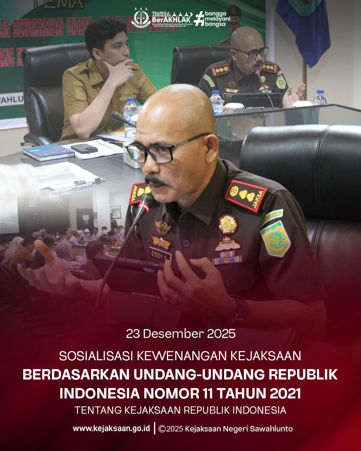 Bahwa pada hari Selasa tanggal 23 Desember 2025, Pukul 09.00 Wib, bertempat di Ruang Rapat M. Yamin Balaikota Sawahlunto, Kepala Kejaksaan Negeri Sawahlunto, Bapak Eddy Samrah L, S.H., M.H., beserta Para Kasi menjadi Narasumber pada Sosialisasi Kewenangan Kejaksaan berdasarkan Undang-Undang Republik Indonesia Nomor 11 Tahun 2021 tentang Kejaksaan Republik Indonesia.Dalam rangka meningkatkan pemahaman hukum serta kesadaran masyarakat terhadap Tugas Pokok dan Fungsi masing-masing Bidang pada Kejaksaan.Kegiatan ini bertujuan untuk memberikan edukasi hukum secara komprehensif, memperkuat nilai integritas, serta mendorong peran aktif masyarakat dan aparatur pemerintah dalam penegakan hukum.Melalui penerangan hukum ini diharapkan tercipta budaya taat hukum serta terwujudnya pemerintahan yang bersih, transparan, dan berkeadilan di Kota Sawahlunto. - from Instagram