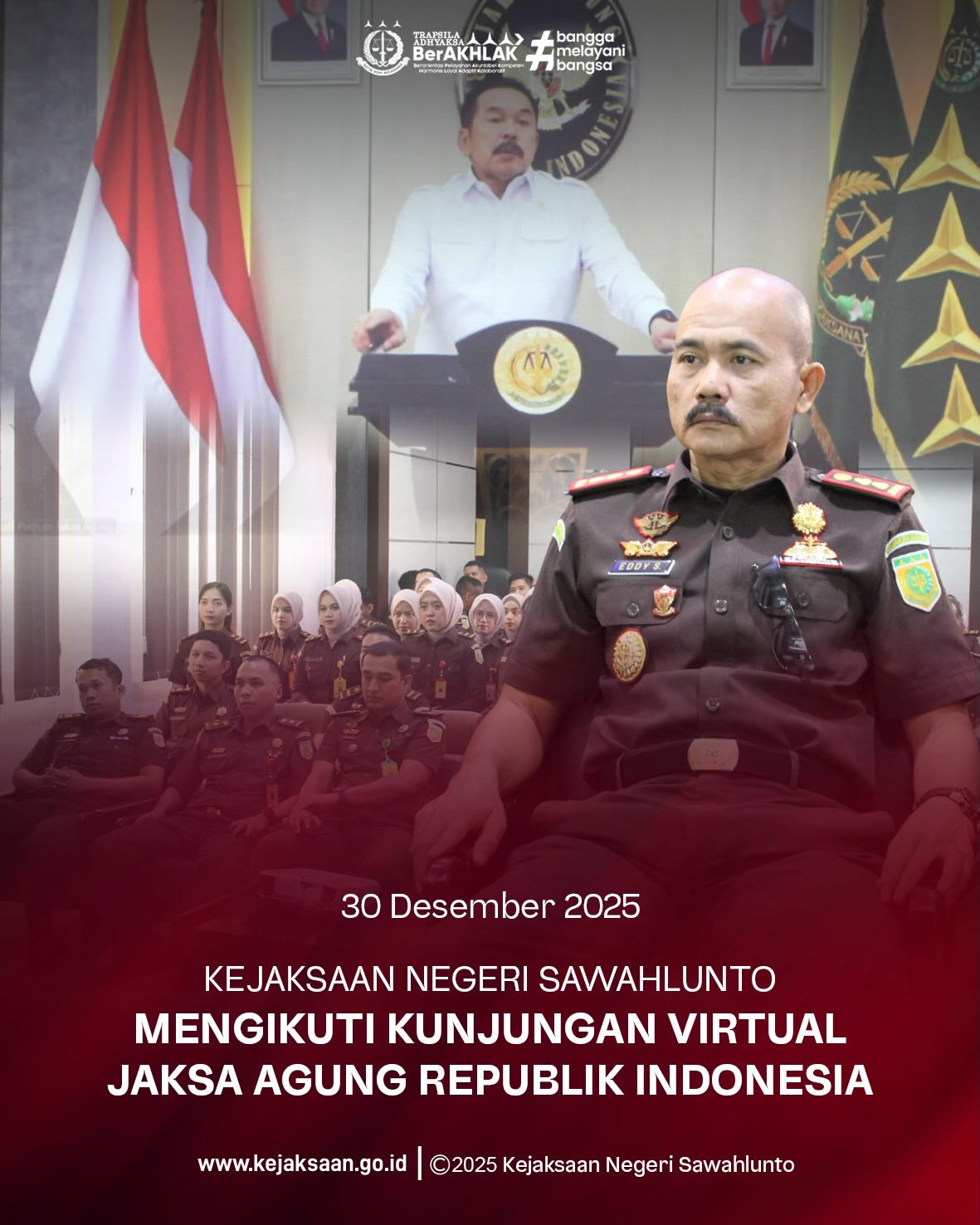 Bahwa pada Selasa tanggal 30 Desember 2025, Pukul 10.00 Wib, bertempat di Aula Kejaksaan Negeri Sawahlunto, Kepala Kejaksaan Negeri Sawahlunto, Bapak Eddy Samrah L, S.H., M.H., bersama Para Kasi dan Kasubag, Para Kasubsi, Jaksa Fungsional beserta Para Staff Kejaksaan Negeri Sawahlunto, Mengikuti Kunjungan Virtual Jaksa Agung Republik Indonesia.Menindaklanjuti arahan Jaksa Agung Republik Indonesia dalam rangka konsolidasi serta peningkatan kinerja institusi, Kejaksaan Republik Indonesia menyelenggarakan Kunjungan Kerja Virtual Jaksa Agung RI yang diikuti oleh Kepala Kejaksaan Tinggi, Kepala Kejaksaan Negeri, Direktur Rumah Sakit Adhyaksa, Kepala Cabang Kejaksaan Negeri, serta seluruh jajaran Kejaksaan di seluruh Indonesia.Melalui kegiatan ini diharapkan Memperkuat konsolidasi organisasi guna mewujudkan kesatuan langkah dan keseragaman kebijakan dalam pelaksanaan tugas dan fungsi Kejaksaan. Meningkatkan kinerja serta profesionalisme aparatur Kejaksaan melalui evaluasi dan penguatan pelaksanaan program kerja. Membangun koordinasi dan komunikasi yang efektif antara pimpinan dan jajaran Kejaksaan di seluruh Indonesia. Mendorong optimalisasi pelaksanaan tugas penegakan hukum yang berintegritas, akuntabel, dan berorientasi pada pelayanan publik.Dalam kegiatan kunjungan kerja virtual, Jaksa Agung Republik Indonesia menanyakan secara langsung kondisi Provinsi Aceh, Sumatera Utara, dan Sumatera Barat yang terdampak bencana alam. Perhatian tersebut merupakan bentuk kepedulian pimpinan terhadap keselamatan, kondisi sosial, serta keberlangsungan pelayanan dan kinerja jajaran Kejaksaan di daerah terdampak.Kejaksaan Republik Indonesia senantiasa berkomitmen hadir bersama masyarakat, memberikan dukungan moril, serta memastikan tugas dan fungsi penegakan hukum tetap berjalan dengan mengedepankan nilai kemanusiaan dan empati. - from Instagram