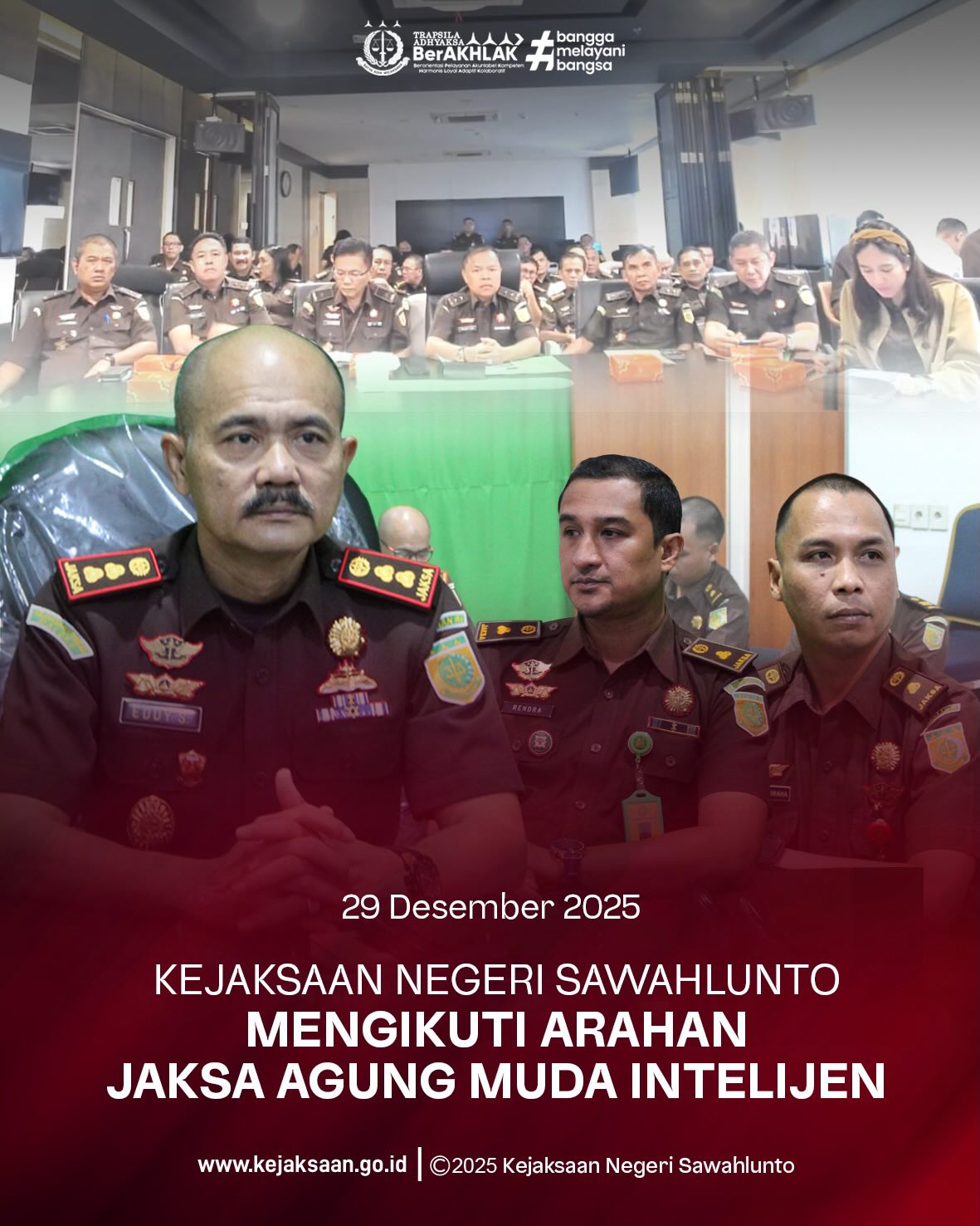 Bahwa pada Senin tanggal 29 Desember 2025, Pukul 09.00 Wib, bertempat di Ruang Video Conference Kantor Kejaksaan Negeri Sawahlunto, Kepala Kejaksaan Negeri Sawahlunto, Bapak Eddy Samrah L, S.H., M.H., bersama Kepala Seksi Intelijen, Bapak Rendra Taqwa Agusto, S.H., Bapak Kepala Seksi Tindak Pidana Umum, Bapak Adhi Putra Graha, S.H., serta Kasubsi I Bidang Intelijen, Bapak Arief Hidayat, S.H., Jaksa Fungsional dan Staff Bidang Intelijen Kejaksaan Negeri Sawahlunto, mengikuti Kegiatan Pengarahan Jaksa Agung Muda Intelijen terkait Penguatan Fungsi Intelijen secara daring melalui Zoom Meeting.Dalam pengarahan tersebut, Sekretaris Jaksa Agung Muda Intelijen Kejaksaan Agung RI Bapak Sarjono Turin, S.H., M.H., menyampaikan evaluasi pelaksanaan tugas dan kinerja intelijen sepanjang tahun 2025 sekaligus memberikan arahan terkait penutupan akhir tahun. Ditekankan pentingnya penyelesaian administrasi, pelaporan kegiatan, serta konsolidasi data secara tertib, akurat, dan tepat waktu sebagai bentuk pertanggungjawaban kinerja institusi.Selain itu, pengarahan juga menegaskan agar seluruh jajaran intelijen tetap menjaga kewaspadaan, soliditas, dan profesionalisme menjelang pergantian tahun. Penutupan tahun 2025 diharapkan menjadi momentum refleksi dan penguatan komitmen untuk meningkatkan kualitas kinerja intelijen kejaksaan pada tahun 2026. - from Instagram