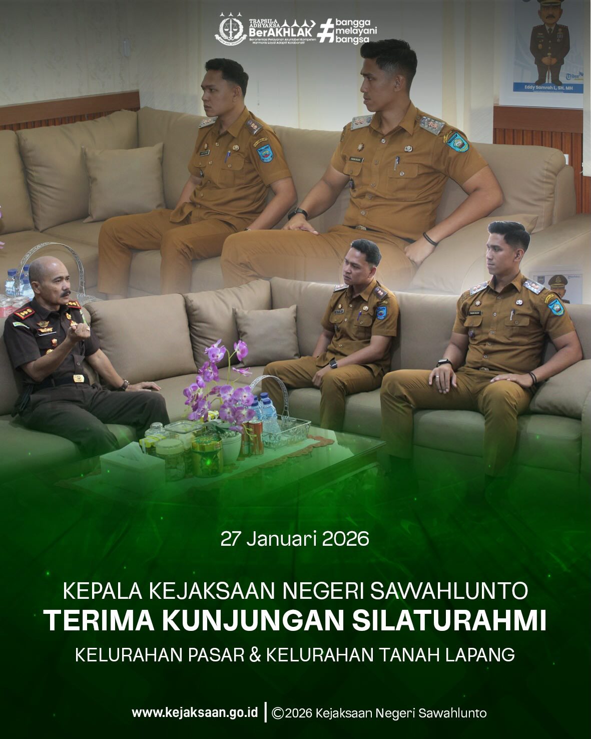 Bahwa pada Selasa tanggal 27 Januari 2026, Pukul 10.45 Wib, Bertempat di Ruang Kantor Kejaksaan Negeri Sawahlunto, Kepala Kejaksaan Negeri Sawahlunto, Bapak Eddy Samrah L, S.H., M.H., Terima Kunjungan Silaturahmi dari Kelurahan Pasar dan Kelurahan Tanah Lapang.Kunjungan ini menjadi momentum untuk mempererat tali silaturahmi serta memperkuat sinergi dan koordinasi antara Kejaksaan Negeri Sawahlunto dengan pemerintah kelurahan dalam mendukung pelaksanaan tugas dan fungsi masing-masing, khususnya dalam rangka pelayanan kepada masyarakat serta penegakan hukum yang berkeadilan dan humanis. - from Instagram