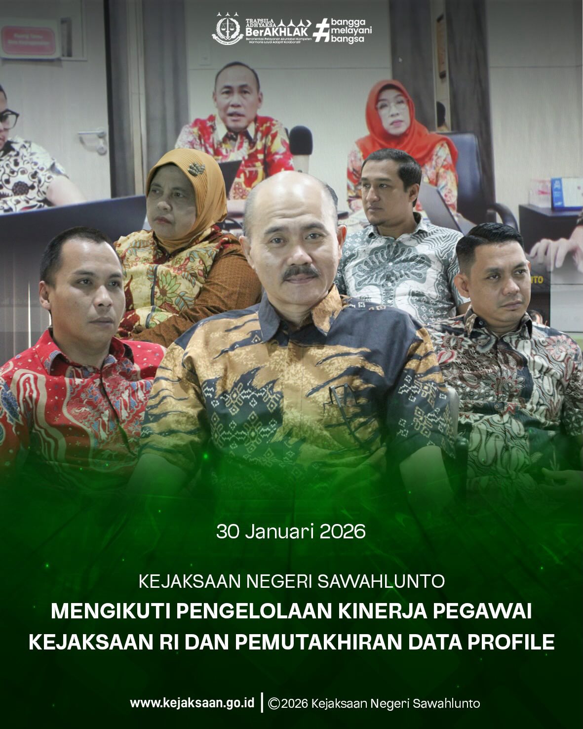 Bahwa pada Jumat tanggal 30 Januari 2026, Pukul 08.00 Wib, Bertempat di Aula Kejaksaan Negeri Sawahlunto, Kepala Kejaksaan Negeri Sawahlunto, Bapak Eddy Samrah L, S.H., M.H., bersama Para Kasi/Kasubag, Para Kasubsi dan Jaksa Fungsional beserta Staff Kejaksaan Negeri Sawahlunto mengikuti Pengelolaan Kinerja Pegawai Kejaksaan RI dan Pemutakhiran Data Profile secara Daring melalui Zoom Meeting.Dalam rangka meningkatkan pemahaman, kepatuhan, serta akuntabilitas kinerja pegawai, Kejaksaan Republik Indonesia melaksanakan kegiatan Sosialisasi Pedoman Jaksa Agung Nomor 5 Tahun 2025 tentang Pengelolaan Kinerja Pegawai Kejaksaan Republik Indonesia dan Pemutakhiran Data Profil. Kegiatan ini bertujuan untuk memberikan pemahaman yang komprehensif kepada seluruh jajaran, baik pejabat struktural, fungsional, maupun pelaksana, terkait kewajiban penyusunan dan pelaporan Perjanjian Kinerja, Perencanaan Kinerja, penyusunan SKP melalui aplikasi E-Kinerja, serta penginputan SPT, LHKPN, dan SKP pada aplikasi MySimkari.Melalui kegiatan sosialisasi ini, diharapkan seluruh pegawai Kejaksaan dapat melaksanakan pengelolaan kinerja secara tertib, tepat waktu, dan sesuai ketentuan yang berlaku, sehingga mampu mendukung terwujudnya sistem manajemen kinerja yang profesional, transparan, dan akuntabel, sejalan dengan upaya reformasi birokrasi dan peningkatan kualitas pelayanan publik di lingkungan Kejaksaan Republik Indonesia. - from Instagram