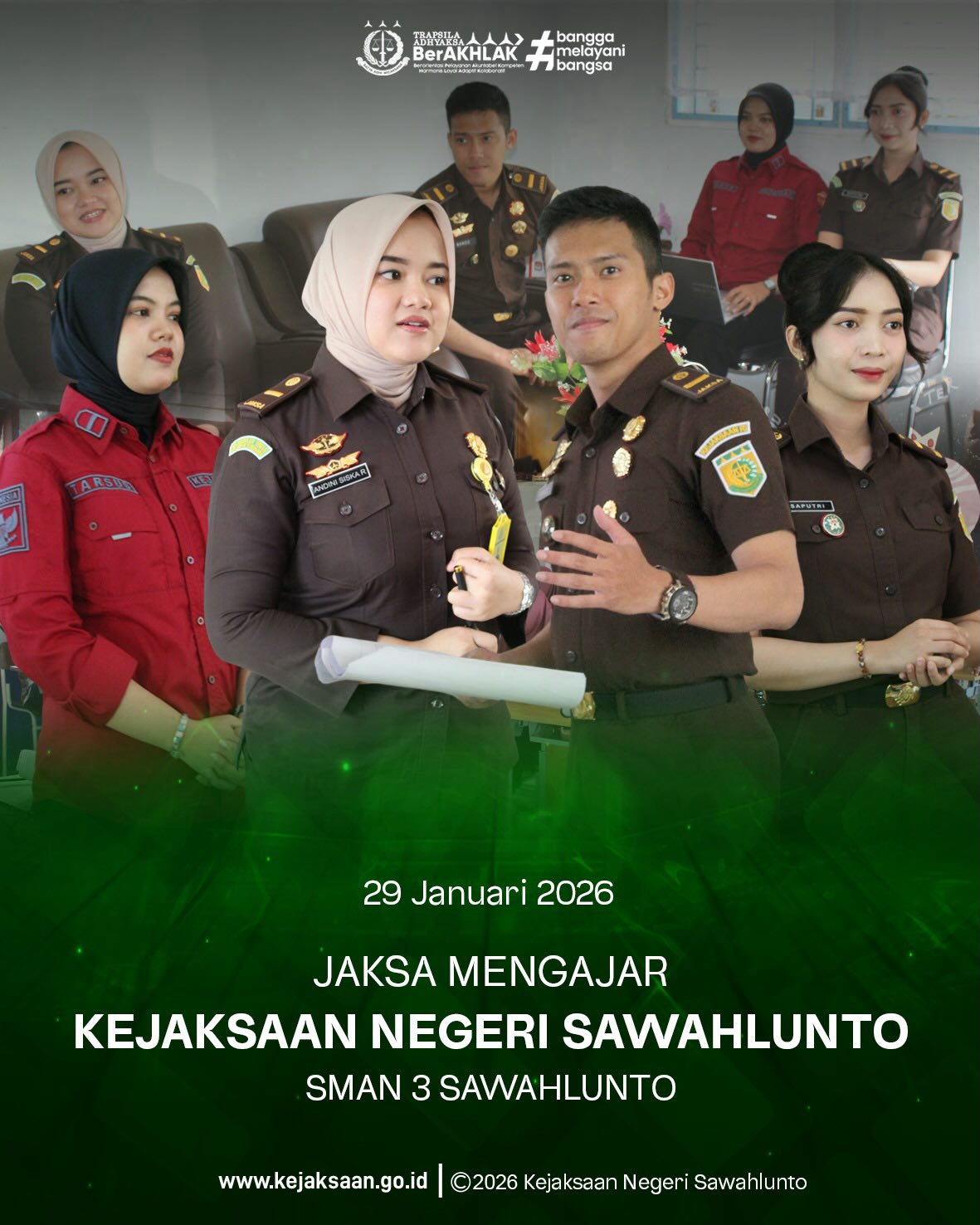 Bahwa pada Kamis tanggal 29 Januari 2026, Pukul 09.00 Wib, Bertempat di SMAN 3 Sawahlunto, Jaksa Fungsional, Bapak Bayu Kresna Fernando Demoswa, S.H., dan Ibu Andini Siska Rahmadani, S.H., serta Penelaah Penuntutan dan Penegakan Hukum (Calon Jaksa) Mastura Ajeng Saputri, S.H., dan Tari Suswinda, S.H., melaksanakan Program Jaksa Mengajar dengan Materi Tugas Pokok dan Fungsi Kejaksaan Republik Indonesia.Kejaksaan Negeri Sawahlunto melaksanakan kegiatan Jaksa Mengajar dengan tema “Tugas Pokok dan Fungsi Kejaksaan Republik Indonesia” sebagai bagian dari upaya edukasi dan peningkatan kesadaran hukum di kalangan pelajar. Kegiatan ini bertujuan untuk memberikan pemahaman yang komprehensif mengenai peran strategis Kejaksaan sebagai lembaga penegak hukum, mulai dari bidang pidana umum, pidana khusus, perdata dan tata usaha negara, intelijen penegakan hukum, hingga fungsi Kejaksaan dalam menjaga ketertiban dan ketenteraman masyarakat.Melalui kegiatan Jaksa Mengajar ini, para peserta dibekali pengetahuan mengenai tugas, wewenang, serta tanggung jawab Kejaksaan Republik Indonesia dalam menegakkan supremasi hukum yang berkeadilan, menjunjung tinggi nilai-nilai integritas, profesionalisme, dan humanisme. Selain itu, kegiatan ini juga menjadi sarana komunikasi yang efektif antara aparat penegak hukum dengan dunia pendidikan dalam membangun budaya hukum yang sadar, patuh, dan taat hukum sejak dini.Diharapkan melalui program ini, generasi muda dapat lebih mengenal dan memahami peran Kejaksaan dalam kehidupan bermasyarakat, berbangsa, dan bernegara, serta mampu menjadi agen perubahan yang berintegritas dan berkontribusi positif dalam mewujudkan penegakan hukum yang berkeadilan di masa mendatang. - from Instagram